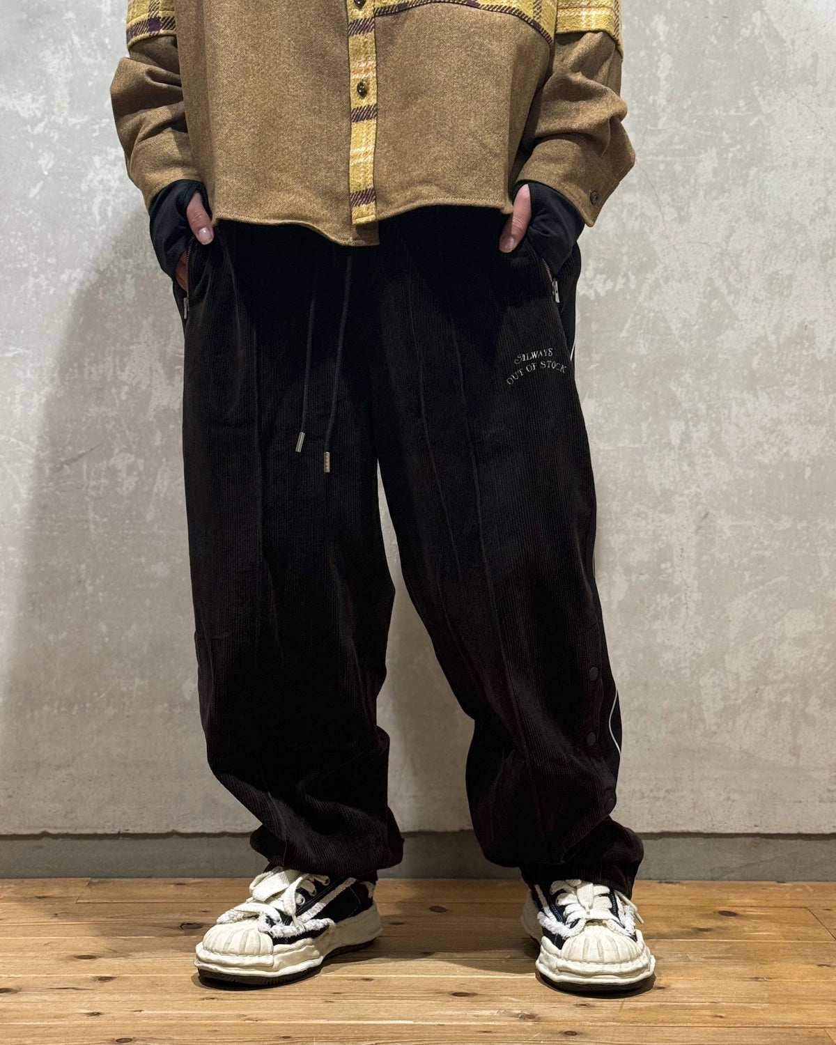 ALWAYS OUT OF STOCK / CORDUROY TRACK PANTS (HA-025206121)