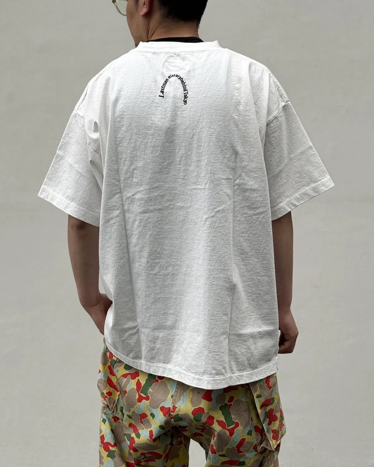 LASTMAN / PRINTED TEE SHIRTS "STANDING" (261LM-CT19)