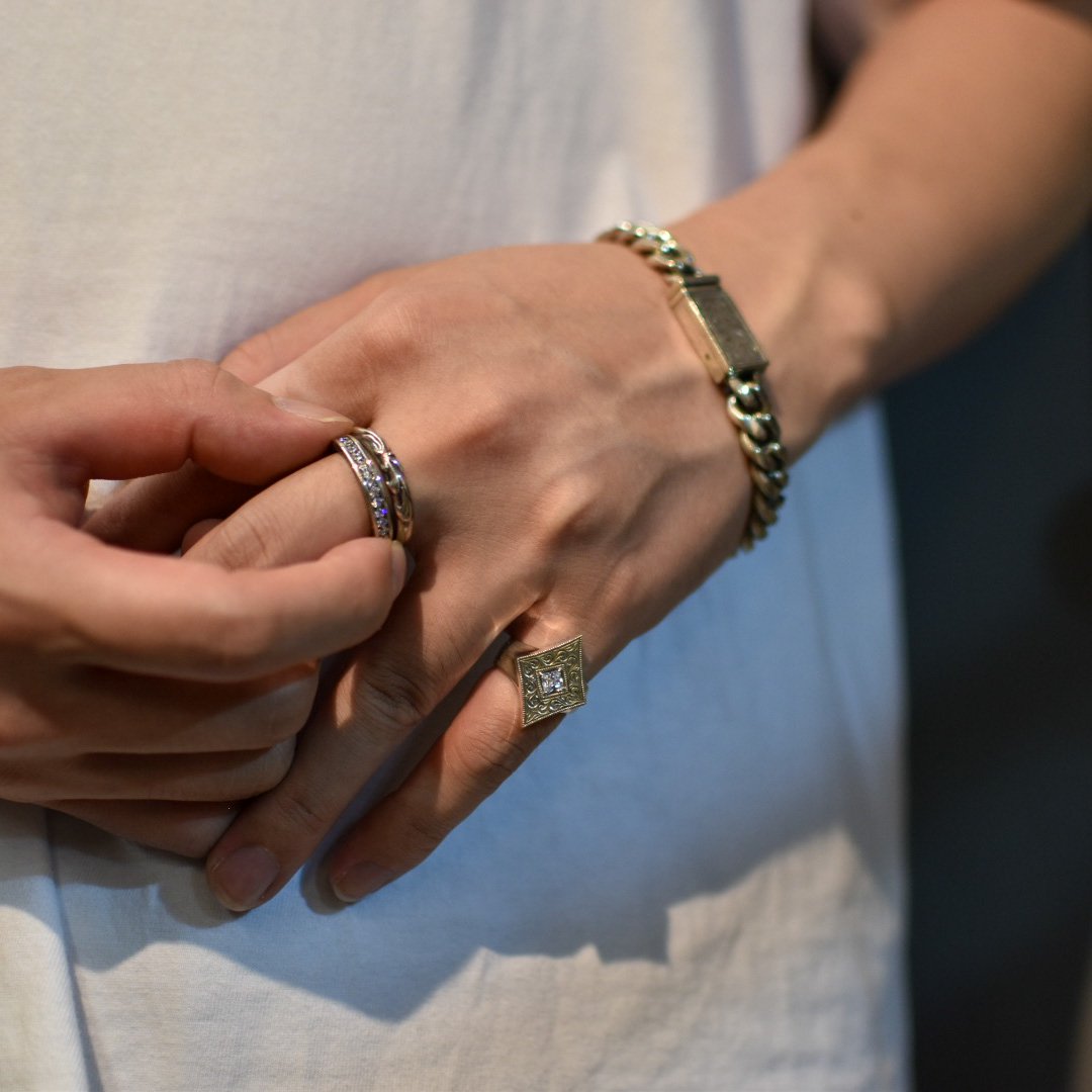 ANTIDOTE BUYERS CLUB / ENGRAVED PAVE RING