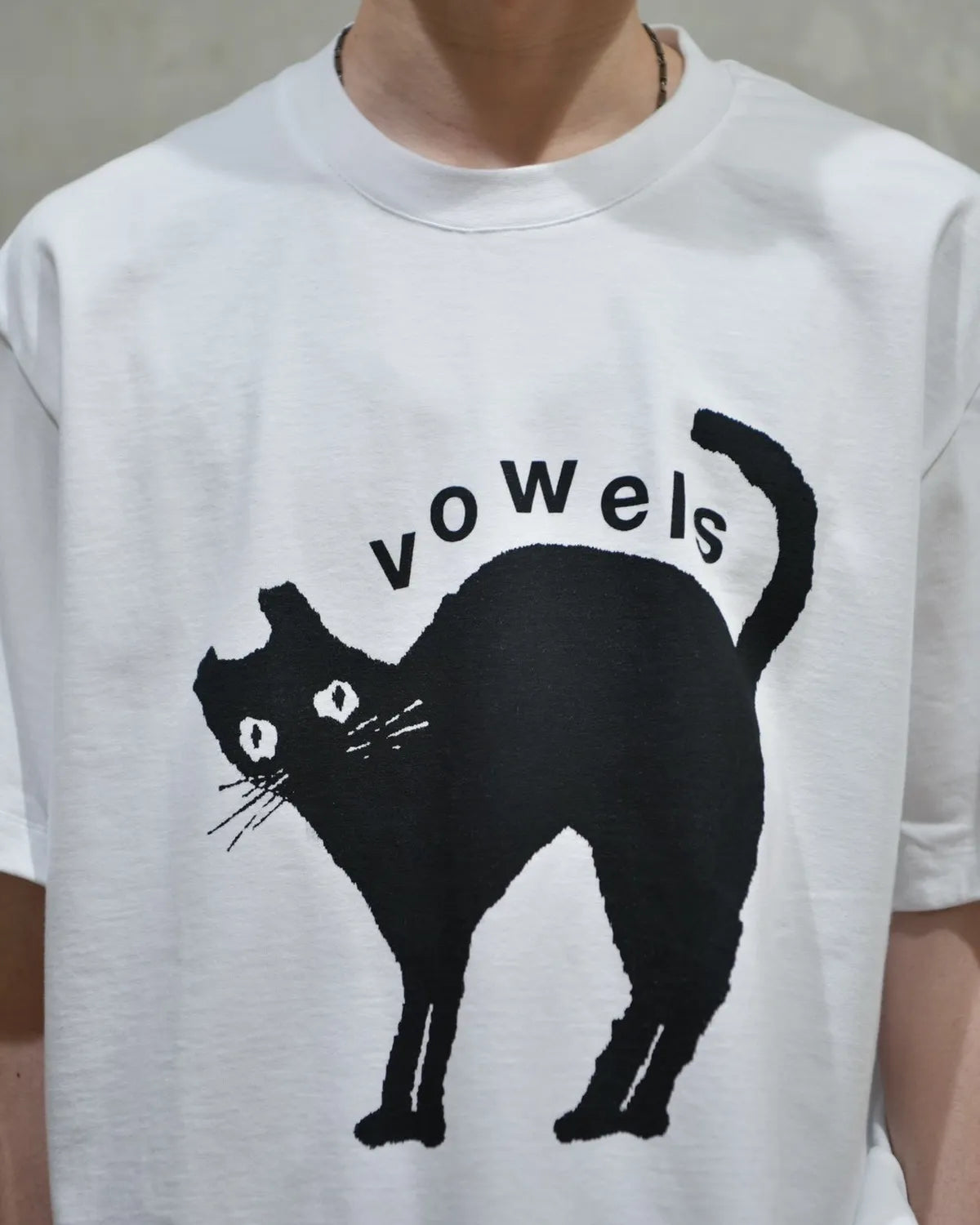 vowels / KITTY TEE (VO-26SS-T005)