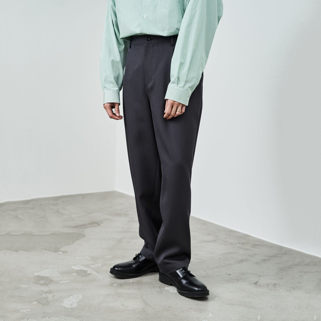Graphpaper / Scale Off Wool Tapered Trousers