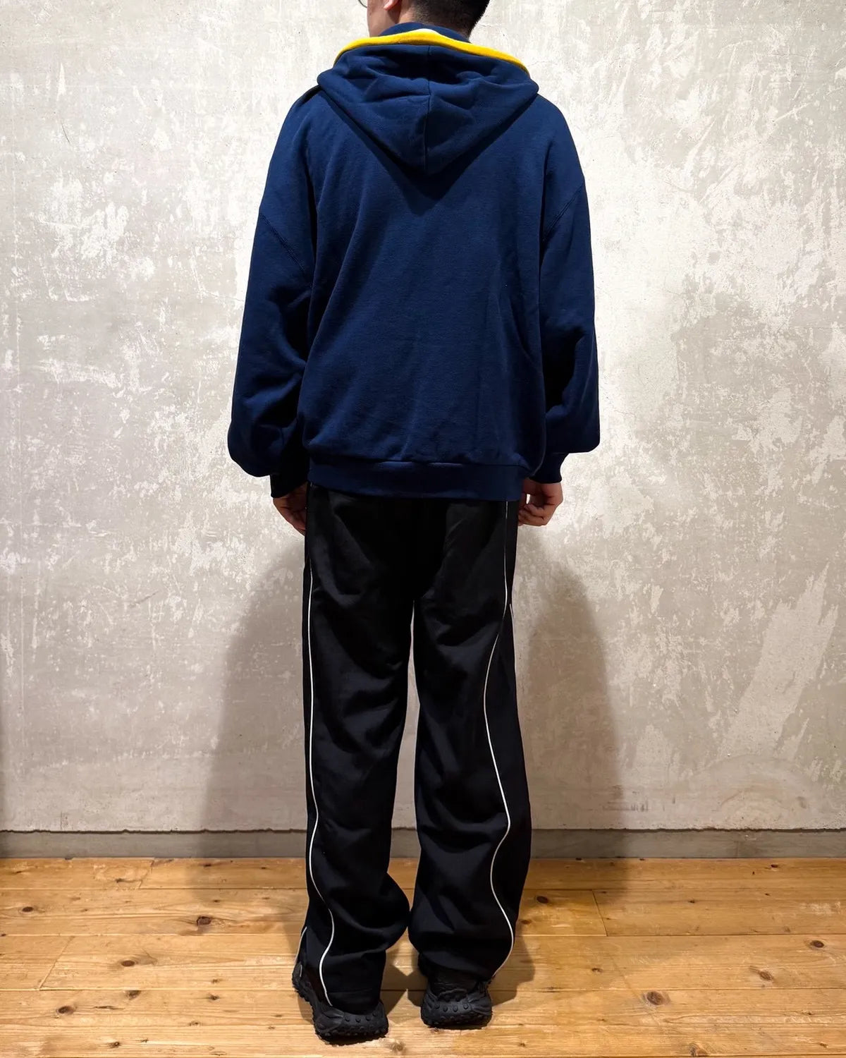 クリアランス大セール AMBUSH スウェット 2色ブルー切り替え 