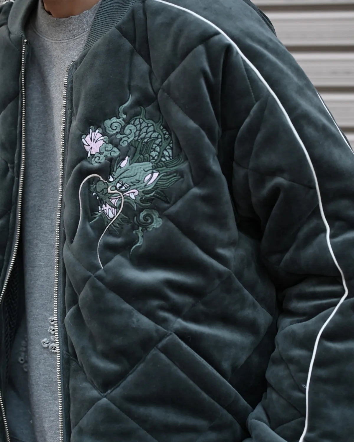 DELUXE / DELUXE × TIGHTBOOTH VELOUR SOUVENIR JKT (26SD5344)