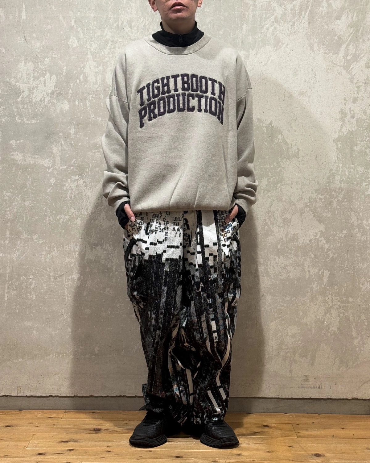 TIGHTBOOTH / COLLEGE SWEATER (FW25-KN02)