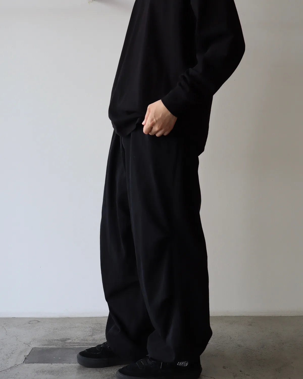 COMOLI / ウールニット テーパードパンツ (C03-06012)