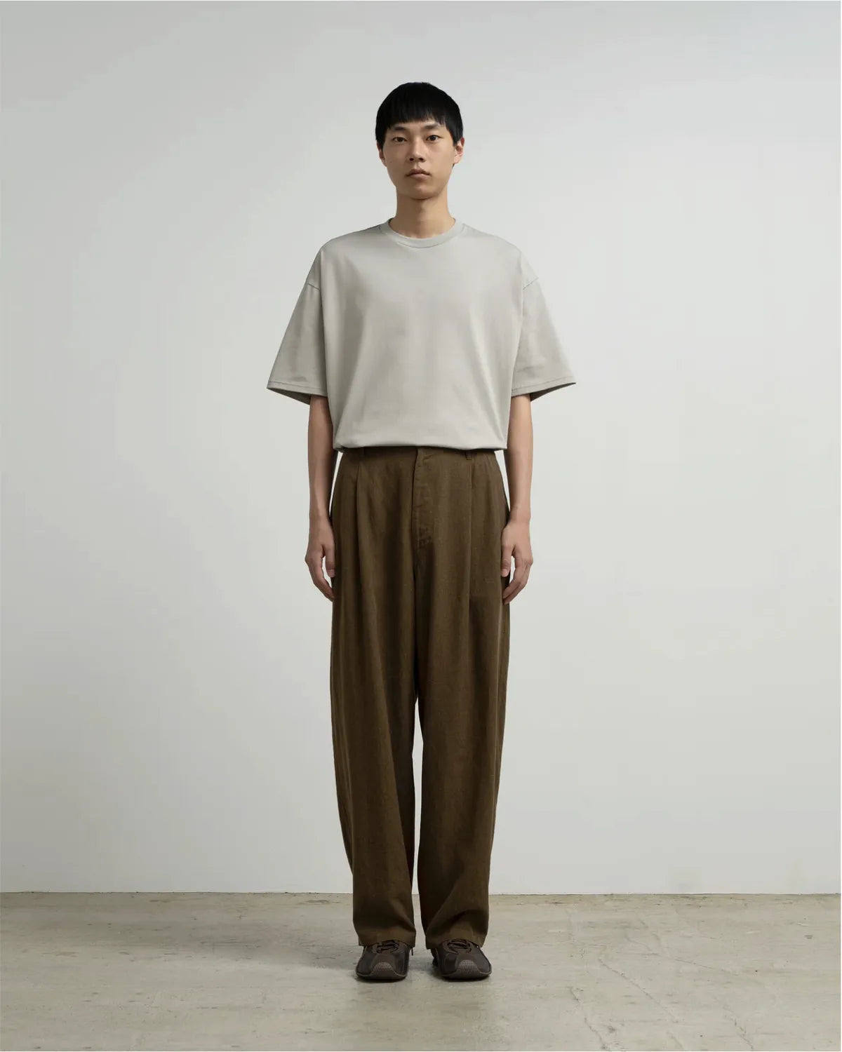 Graphpaper / Linen Cupro Oversized Slacks (GM263-40311)