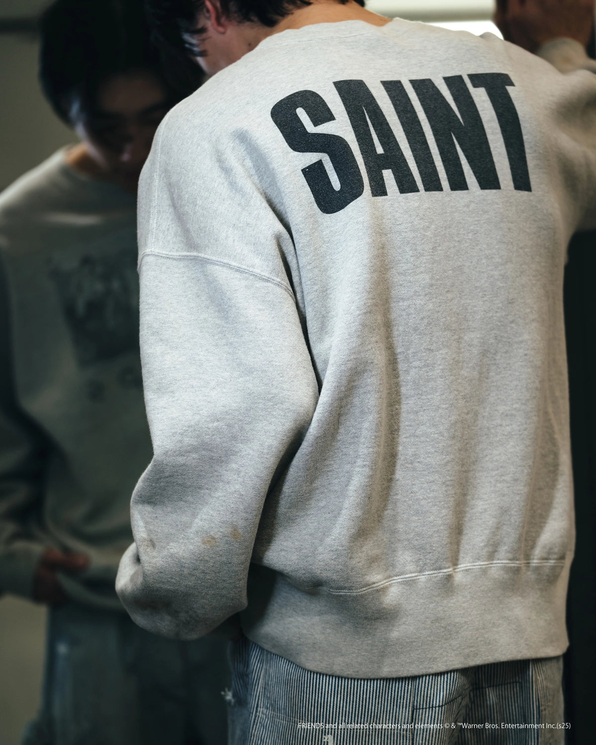 ©︎SAINT Mxxxxxx  × FRIENDS / FRD_CREW NECJ SWEAT (SM-HR8-0000-C58)