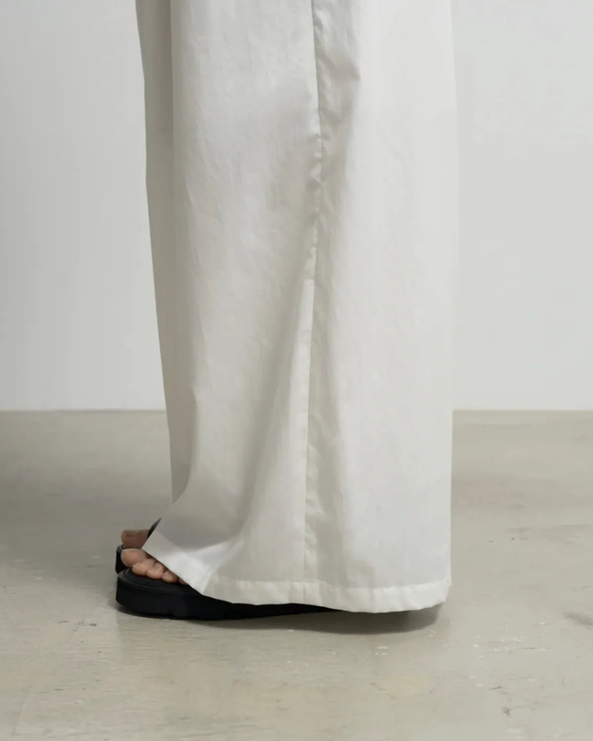 Graphpaper / Silicon Poplin Two Tuck Easy Wide Pants (GL261-40187)