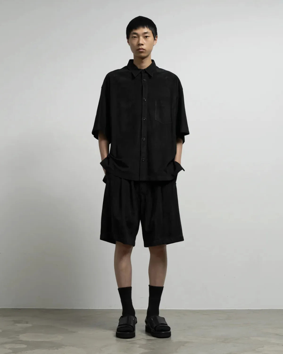 Graphpaper / Cow Nubuck Leather Wide Shorts (GM261-40408)