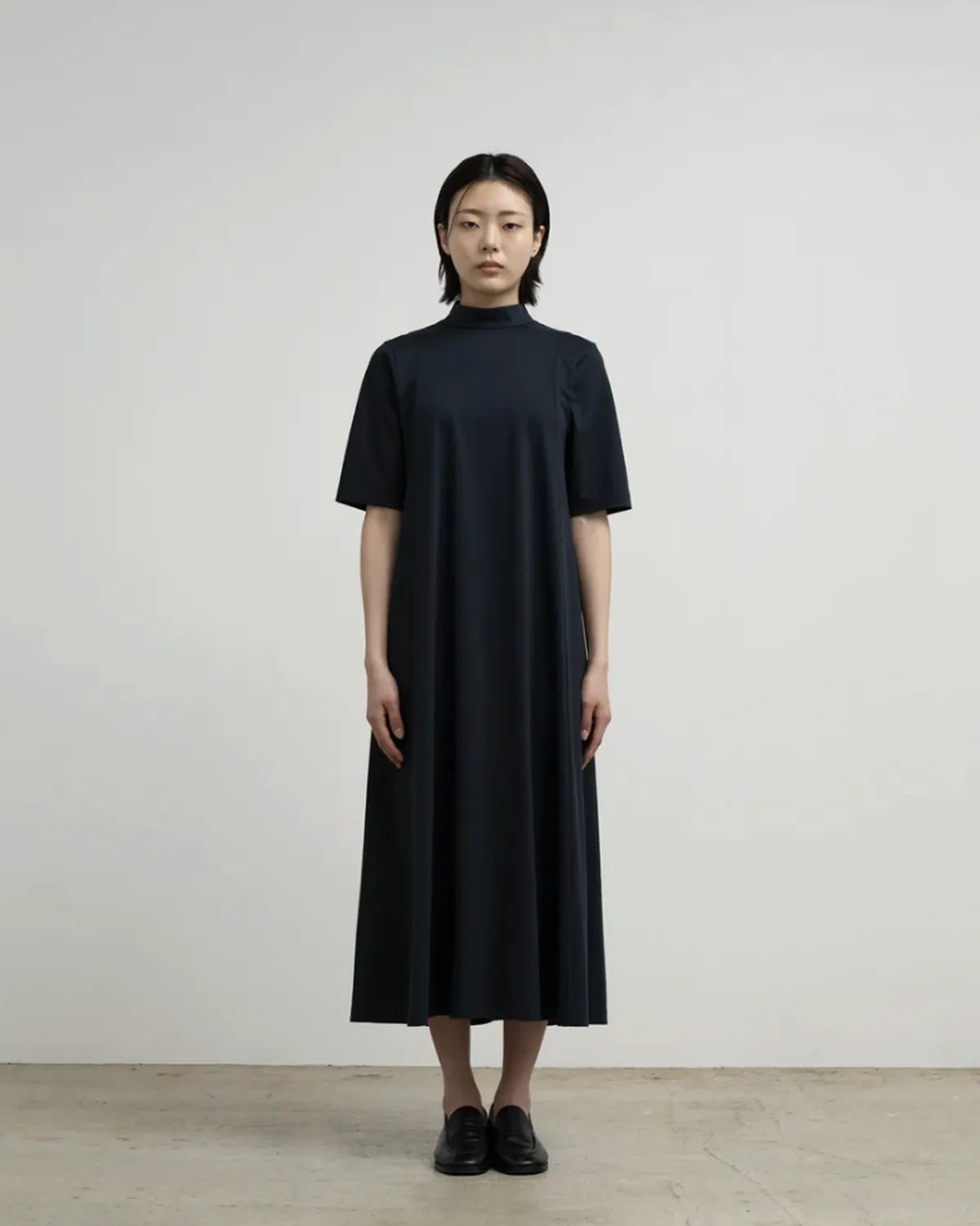 Graphpaper / Cool Smooth Mock Neck Panel Line Dress (GL262-70047)