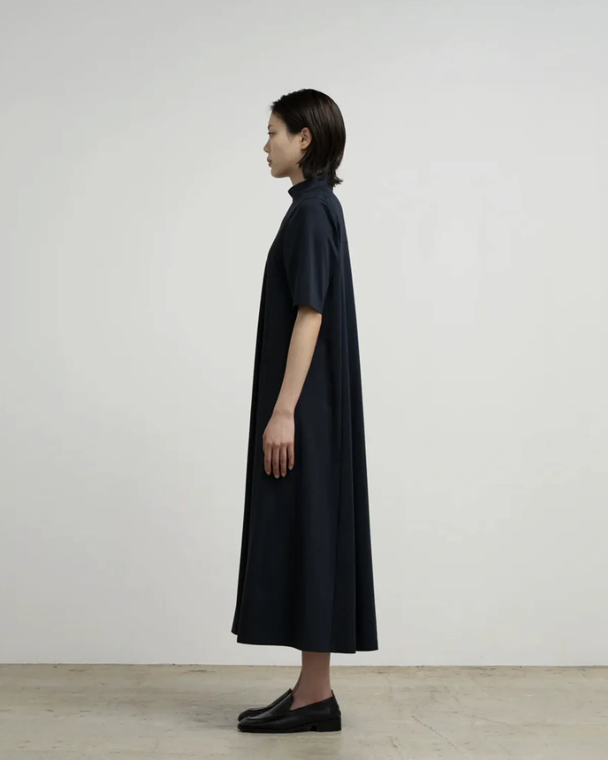 Graphpaper / Cool Smooth Mock Neck Panel Line Dress (GL262-70047)