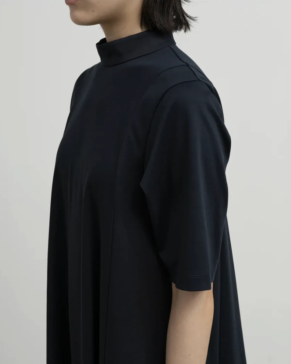 Graphpaper / Cool Smooth Mock Neck Panel Line Dress (GL262-70047)