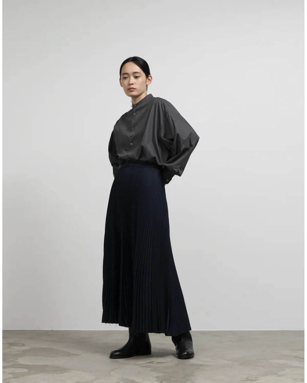 Graphpaper / Satin Pleats skirt (GL263-40092B)
