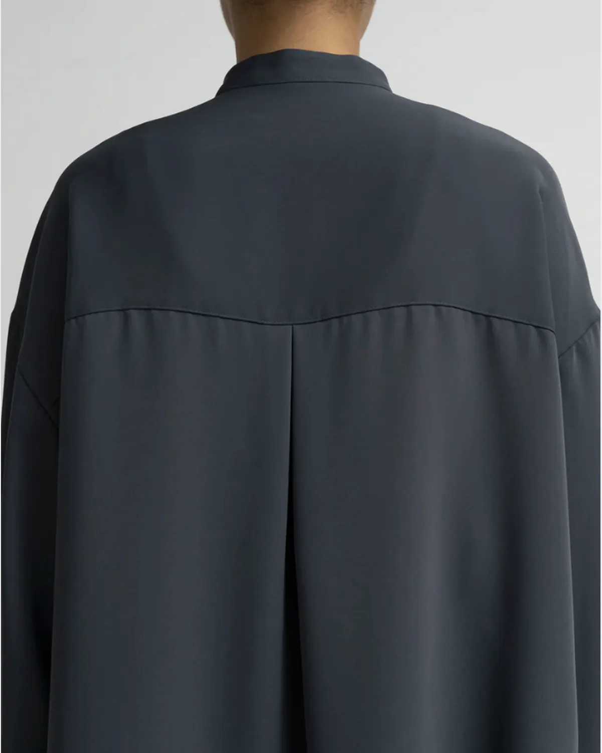 Graphpaper / Satin Oversized Band Collar Shirt (GL263-50094B)