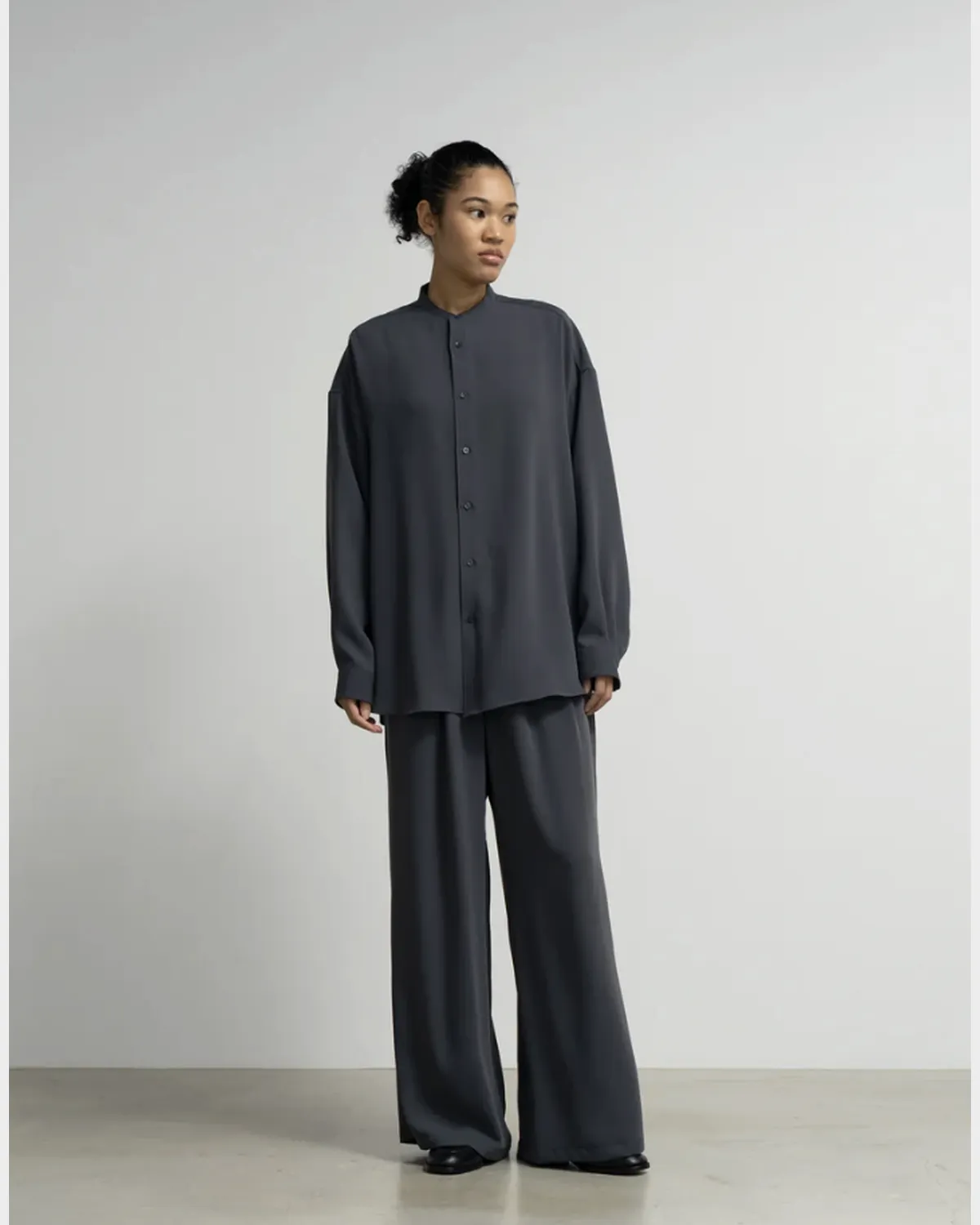 Graphpaper / Satin Oversized Band Collar Shirt (GL263-50094B)