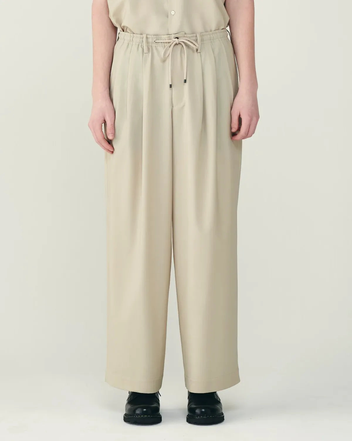 MARKAWARE / Organic Wool 2/80 Tropical / Triple Pleated Easy Trousers (A26B04PT02C)