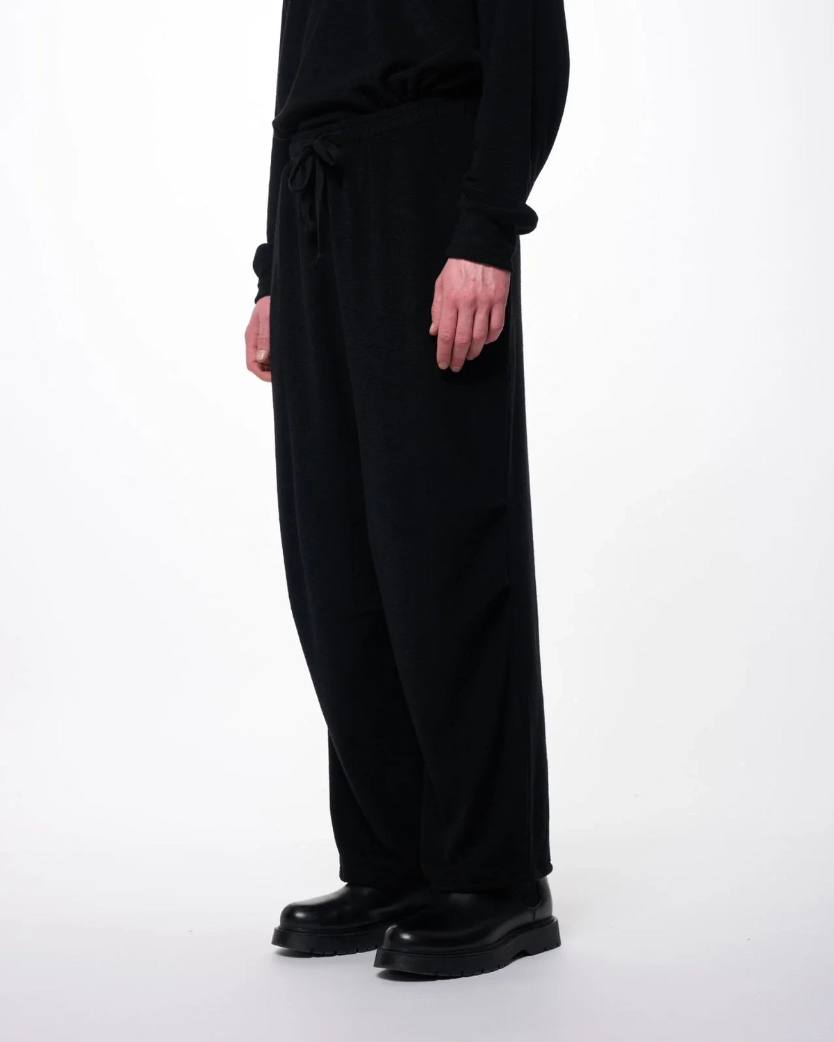 marka / Super 140S Washable Wool Pile Knit / Tucked Knee Training Pants (M26C14PT01C)