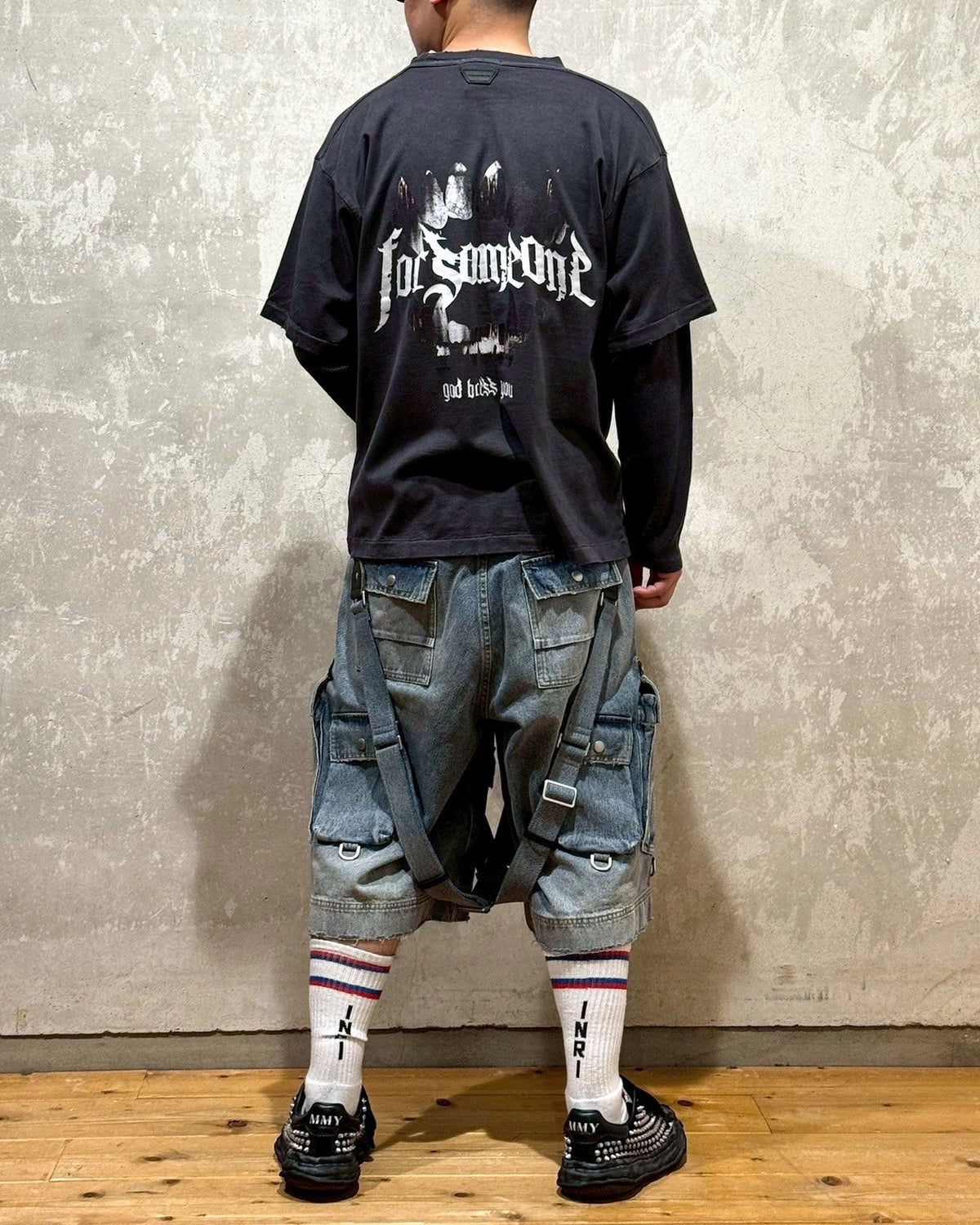フォーサムワン、DENIM CROP CARGO ブラック 48 DAMAGE DENIM