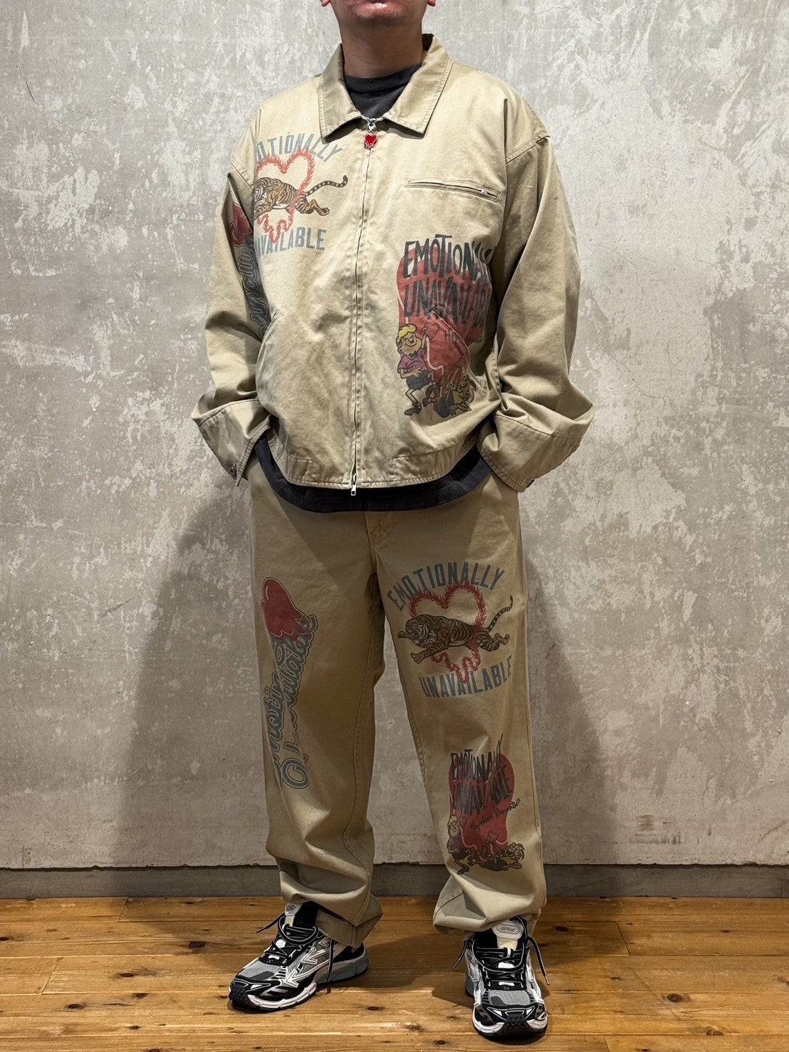 Emotionaly Unavailable / GUARD UR HEART CHINO (EU-YS1-0000-010)