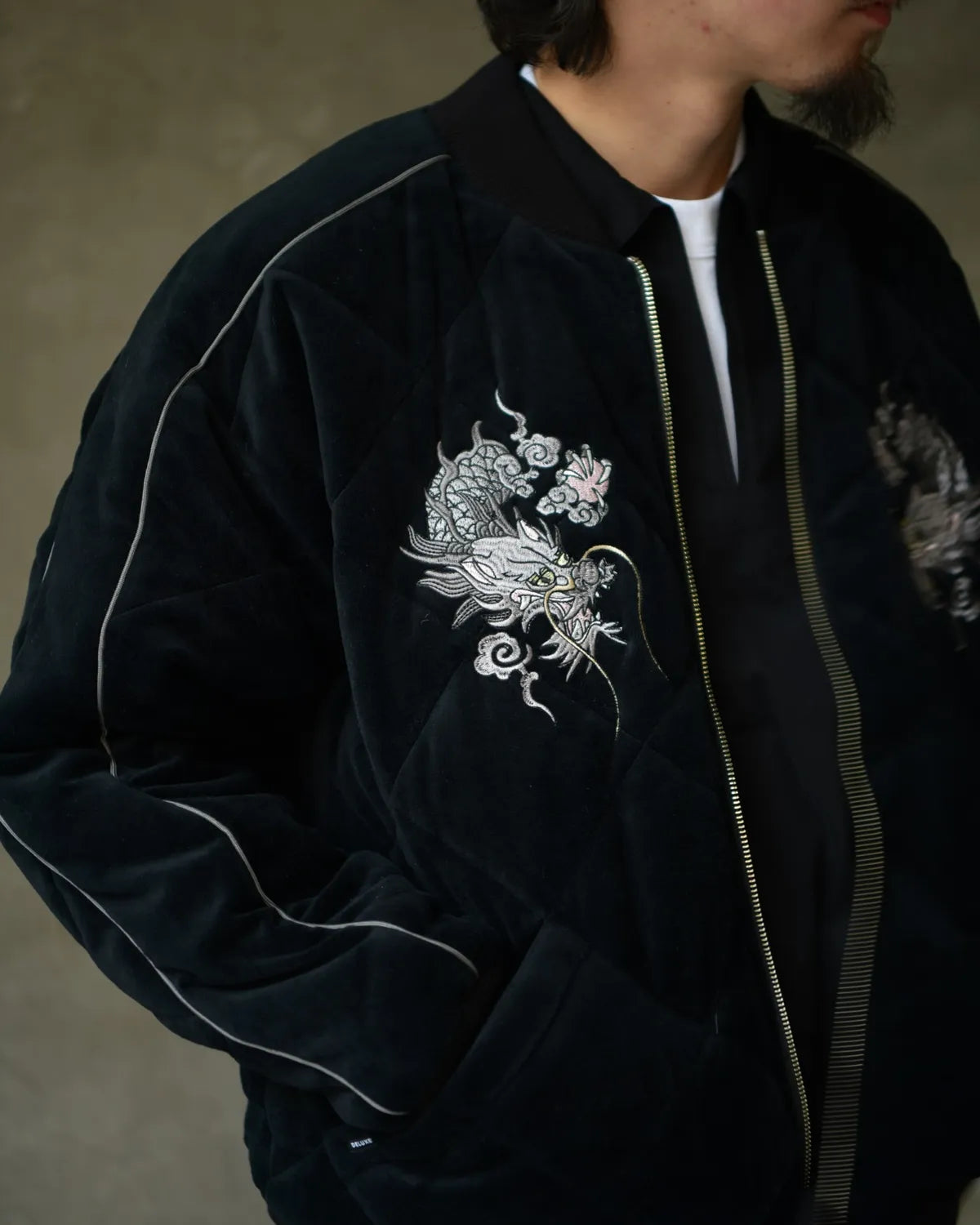 DELUXE / DELUXE × TIGHTBOOTH VELOUR SOUVENIR JKT (26SD5344)