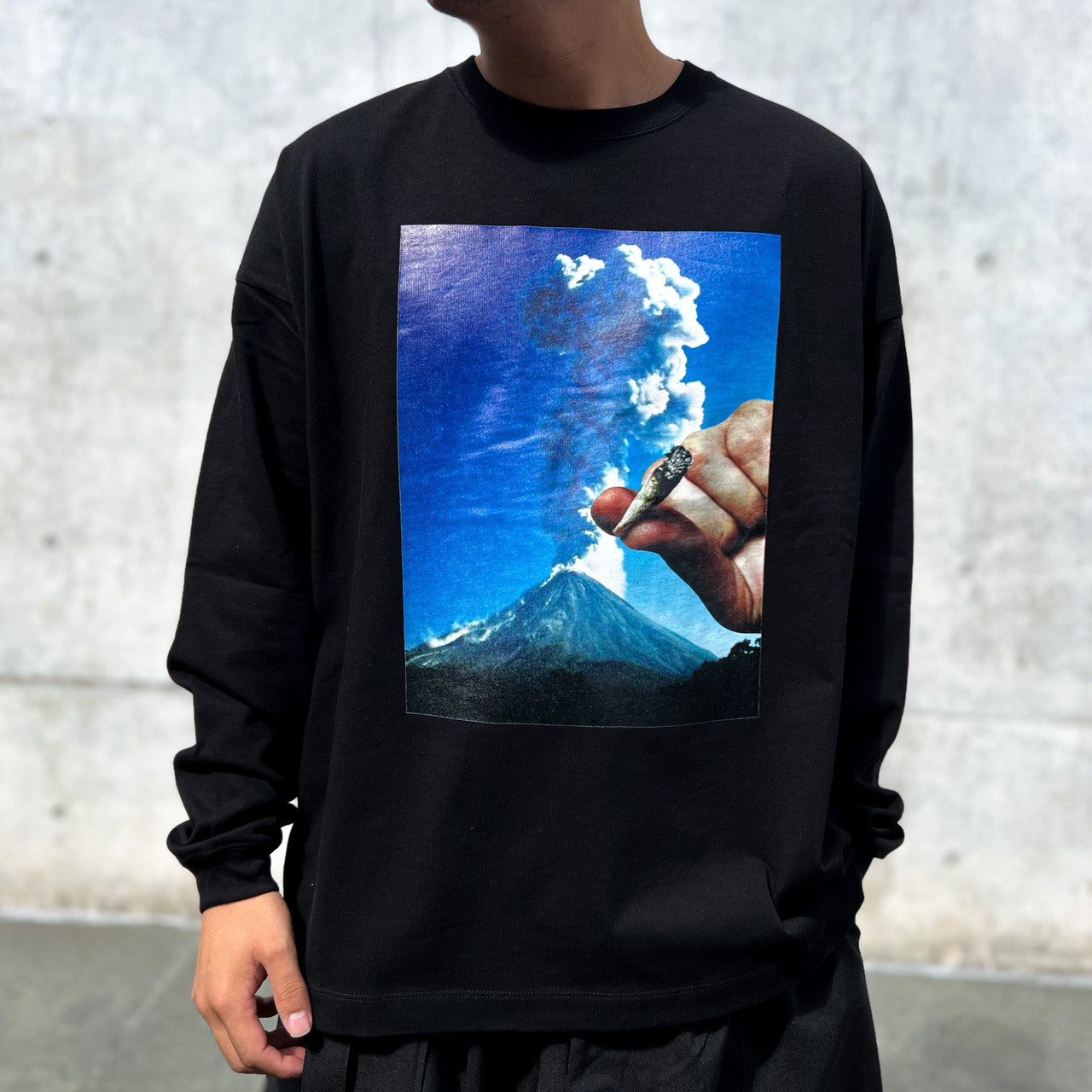 TIGHTBOOTH VOLCANO L/S T-SHIRTプリント長袖 黒 L-