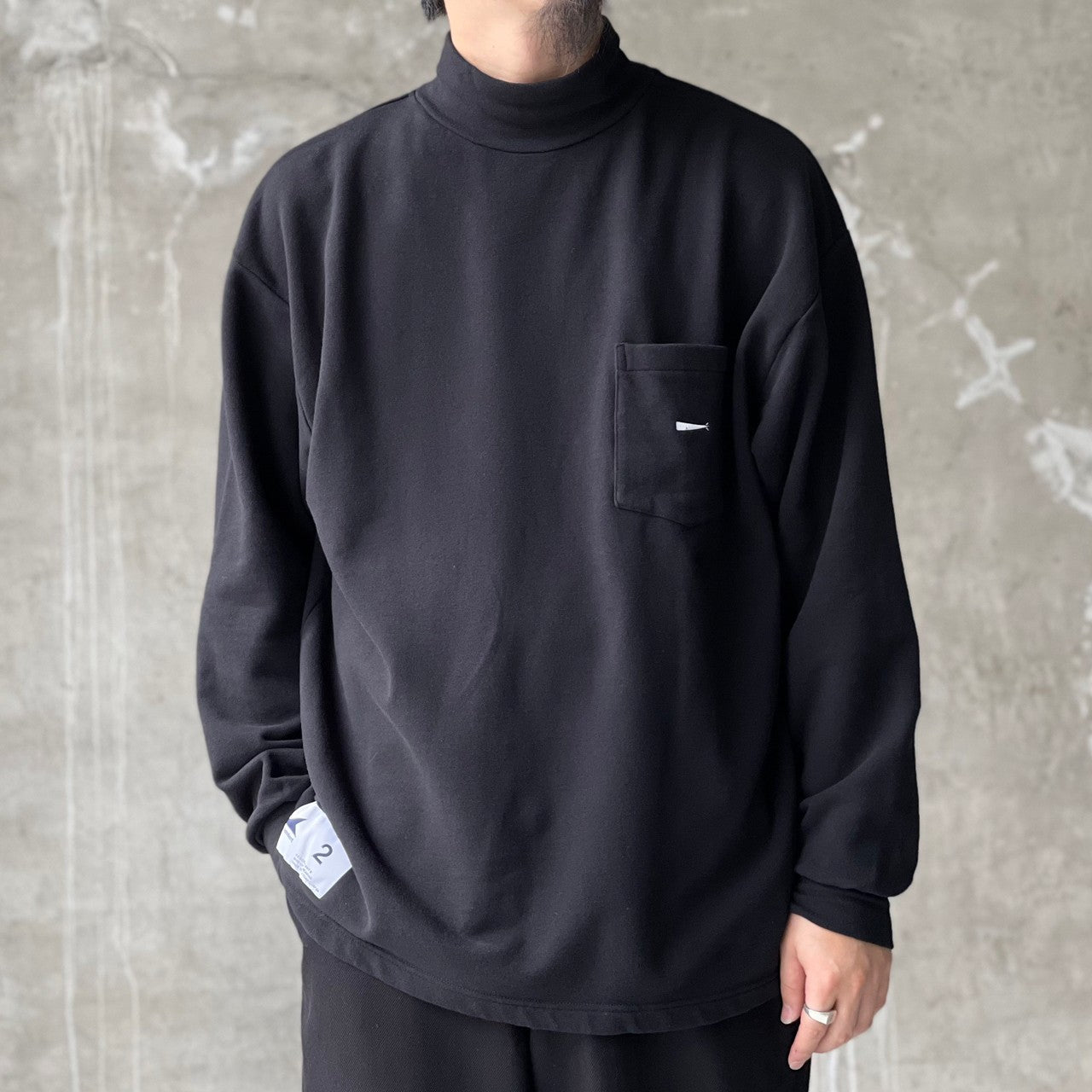 DESCENDANT / TORTOISE MOCK NECK LS