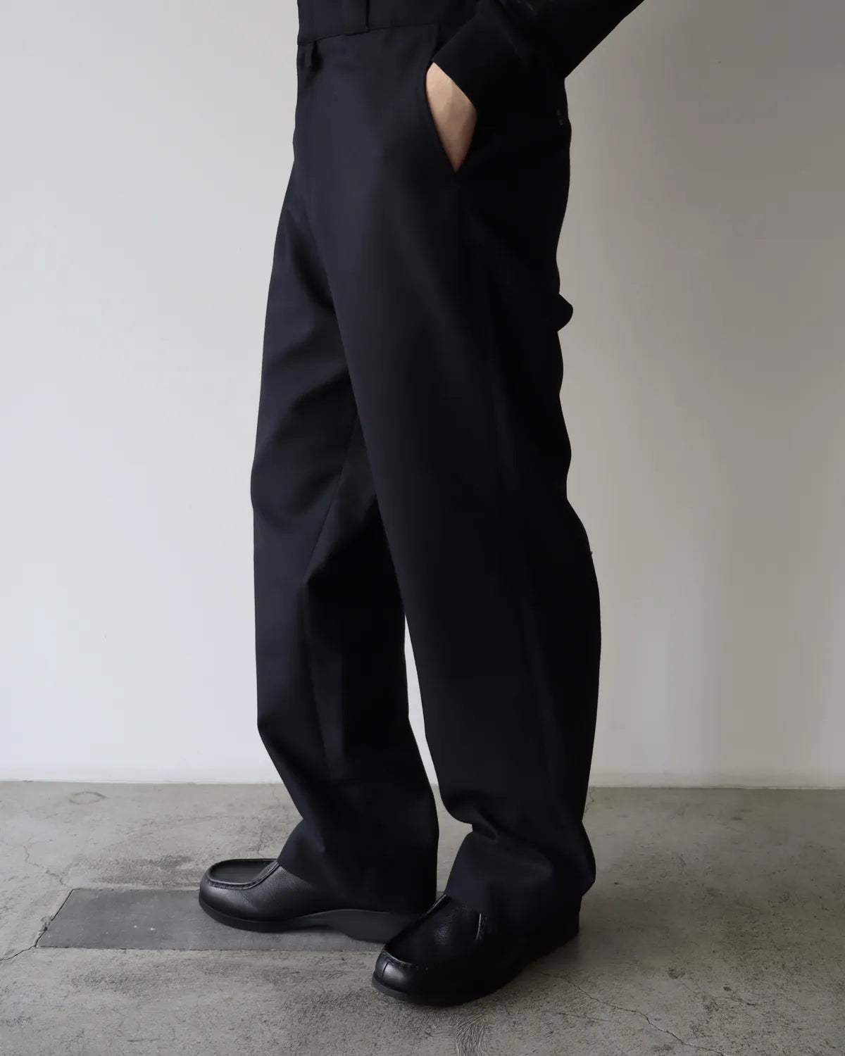 COMOLI / ウールサージパンツ (C03-03014)