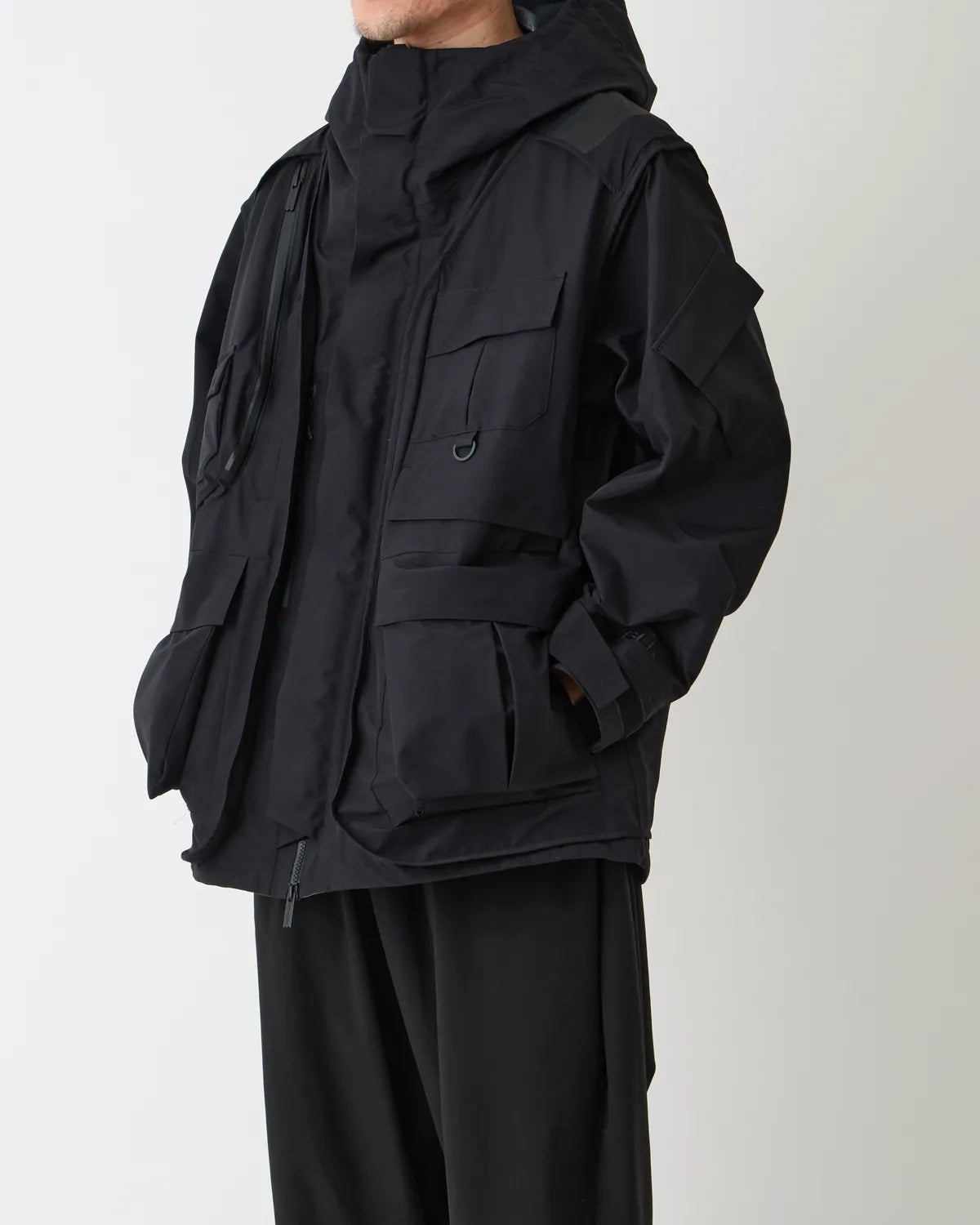 White Mountaineering / GORE-TEX LUGGAGE MOUNTAIN PARKA (BK2573201)