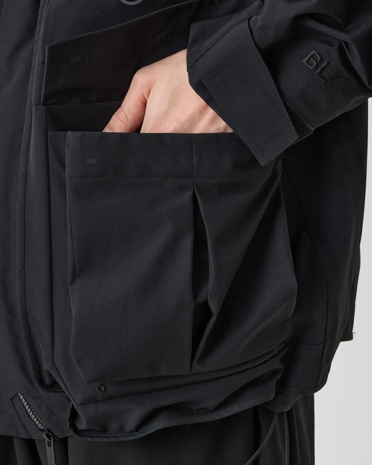 White Mountaineering / GORE-TEX LUGGAGE MOUNTAIN PARKA (BK2573201)