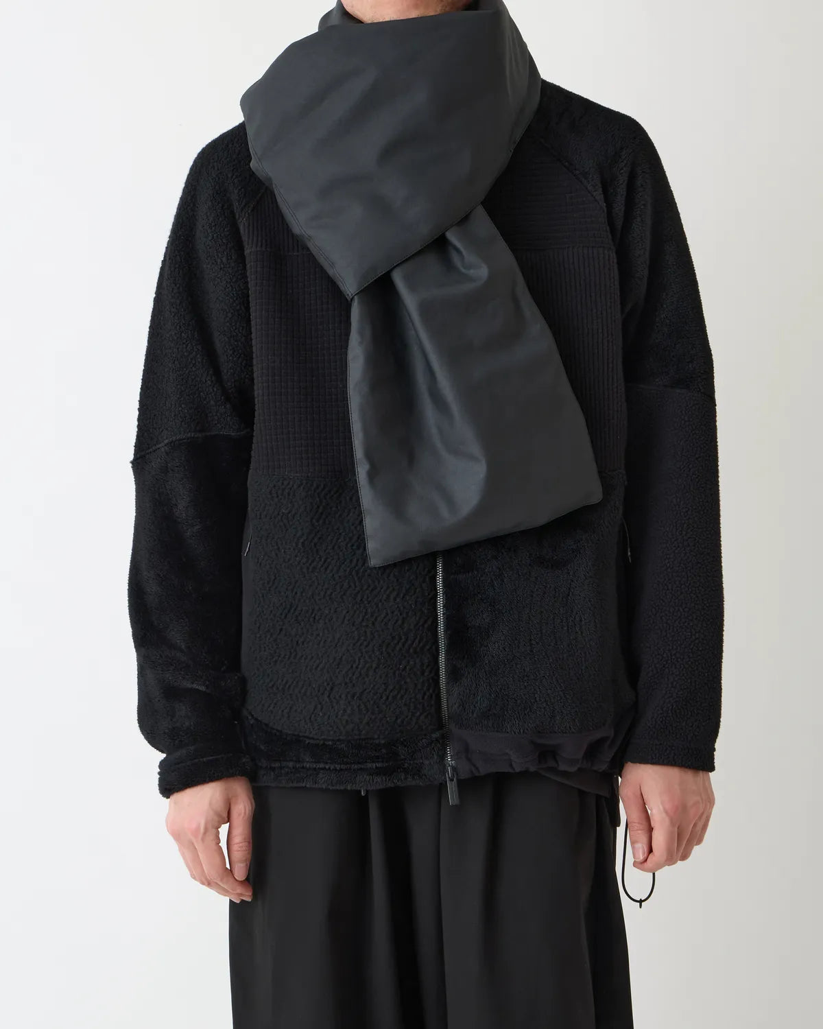 White Mountaineering × TAION  / WM × TAION SYNTHETIC LEATHER DOWN MUFFLER (BK2573805)