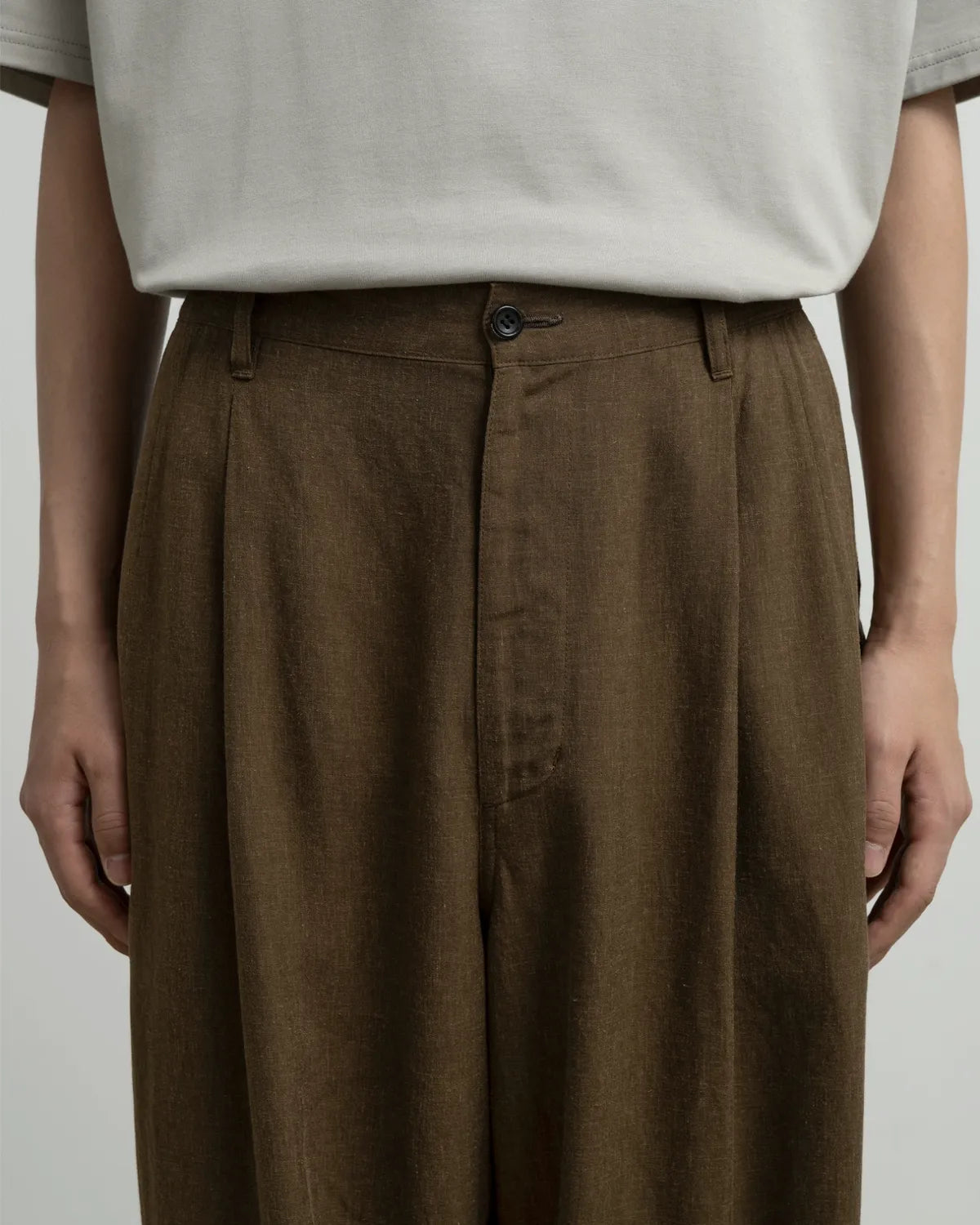 Graphpaper / Linen Cupro Oversized Slacks (GM263-40311)