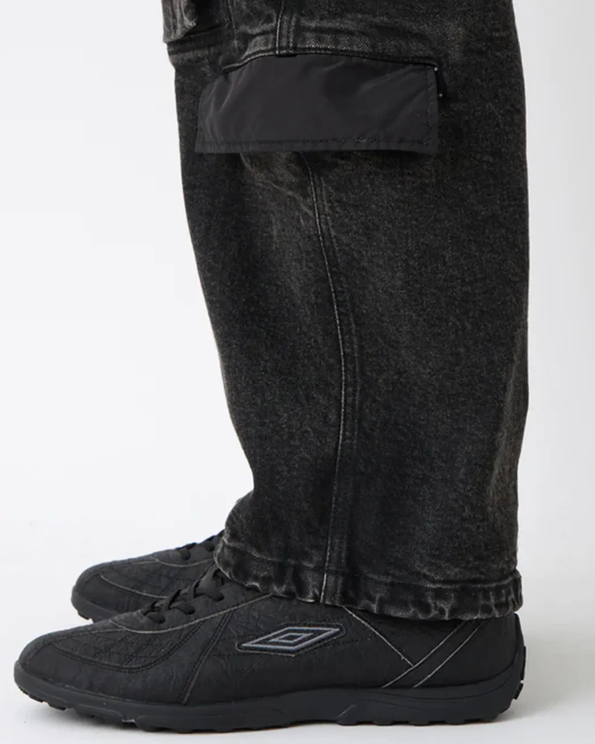 White Mountaineering  / WIDE DENIM CARGO PANTS (WM2573419)