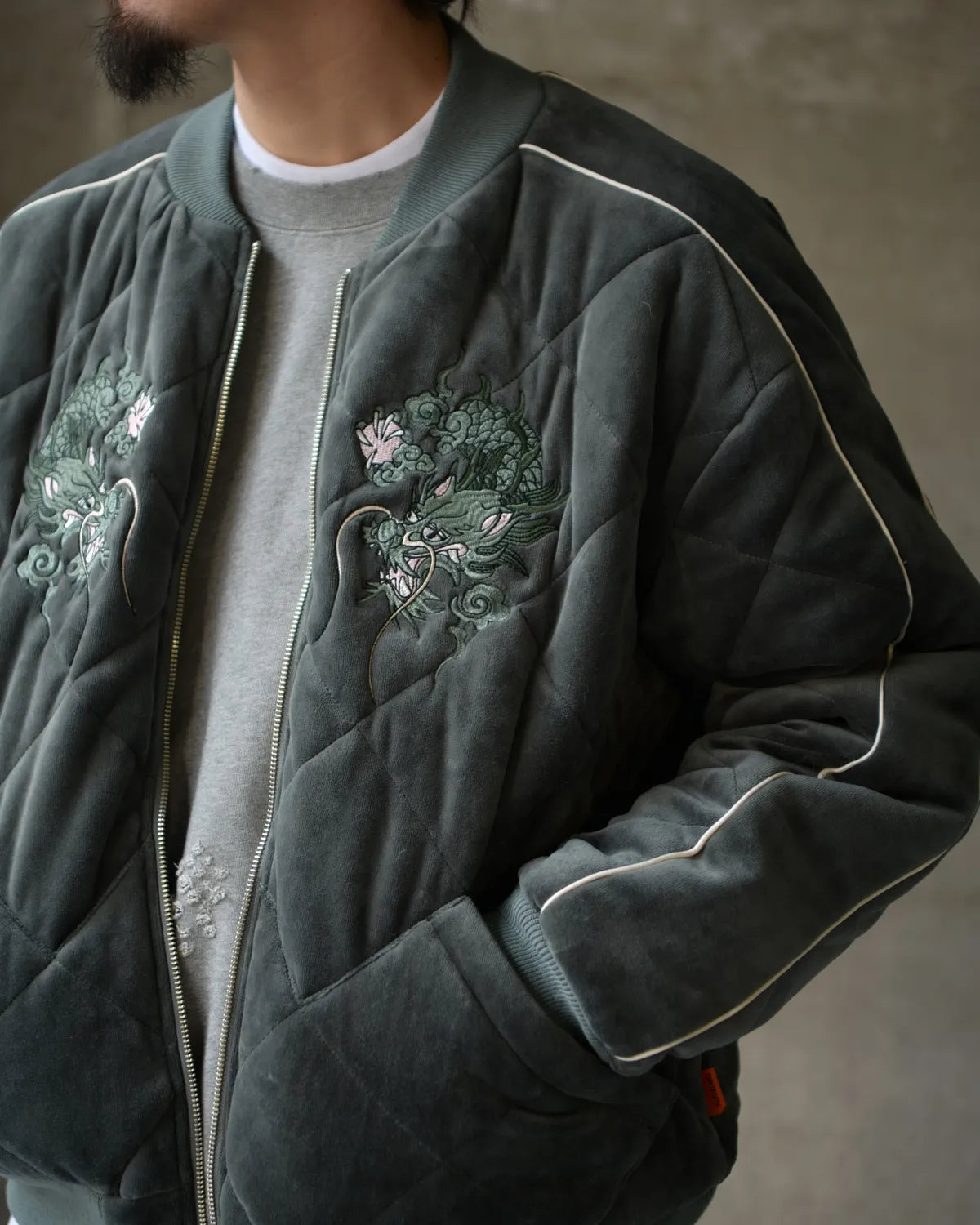 DELUXE / DELUXE × TIGHTBOOTH VELOUR SOUVENIR JKT (26SD5344)