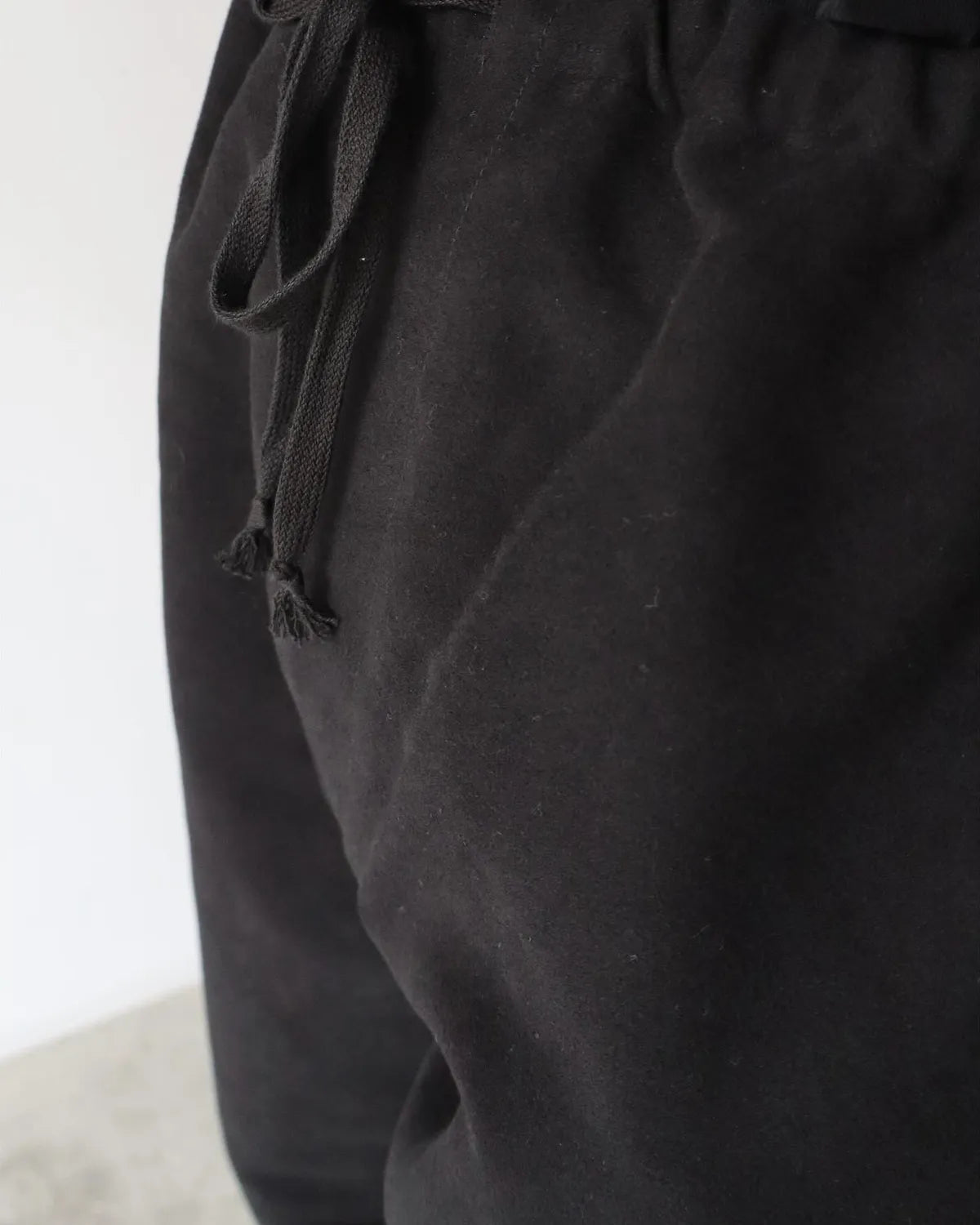 COMOLI / モールスキン ドローストリングパンツ (C03-03021)