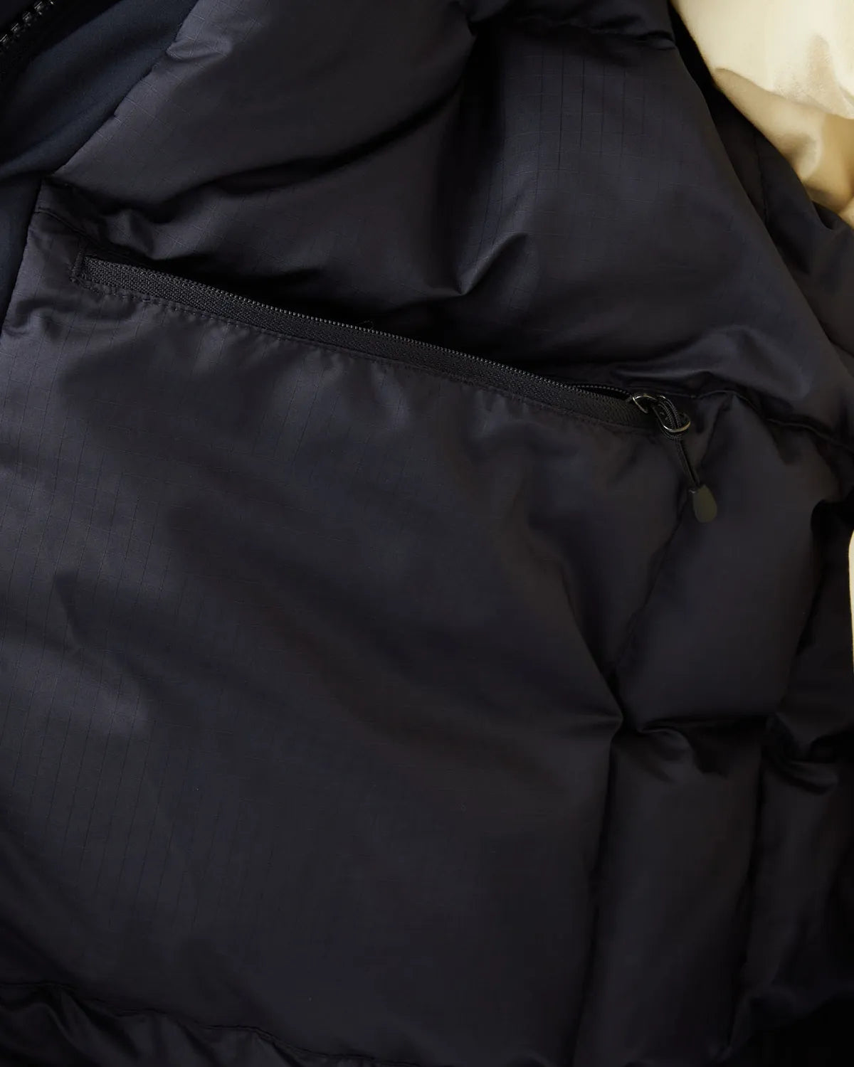 nanamica / GORE-TEX Short Down Jacket (S25FA058)