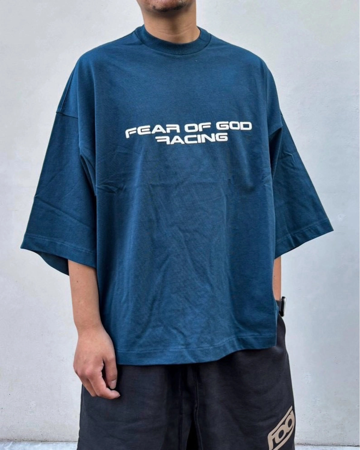 ESSENTIALS / MERCH TEE (RW01765-0297)