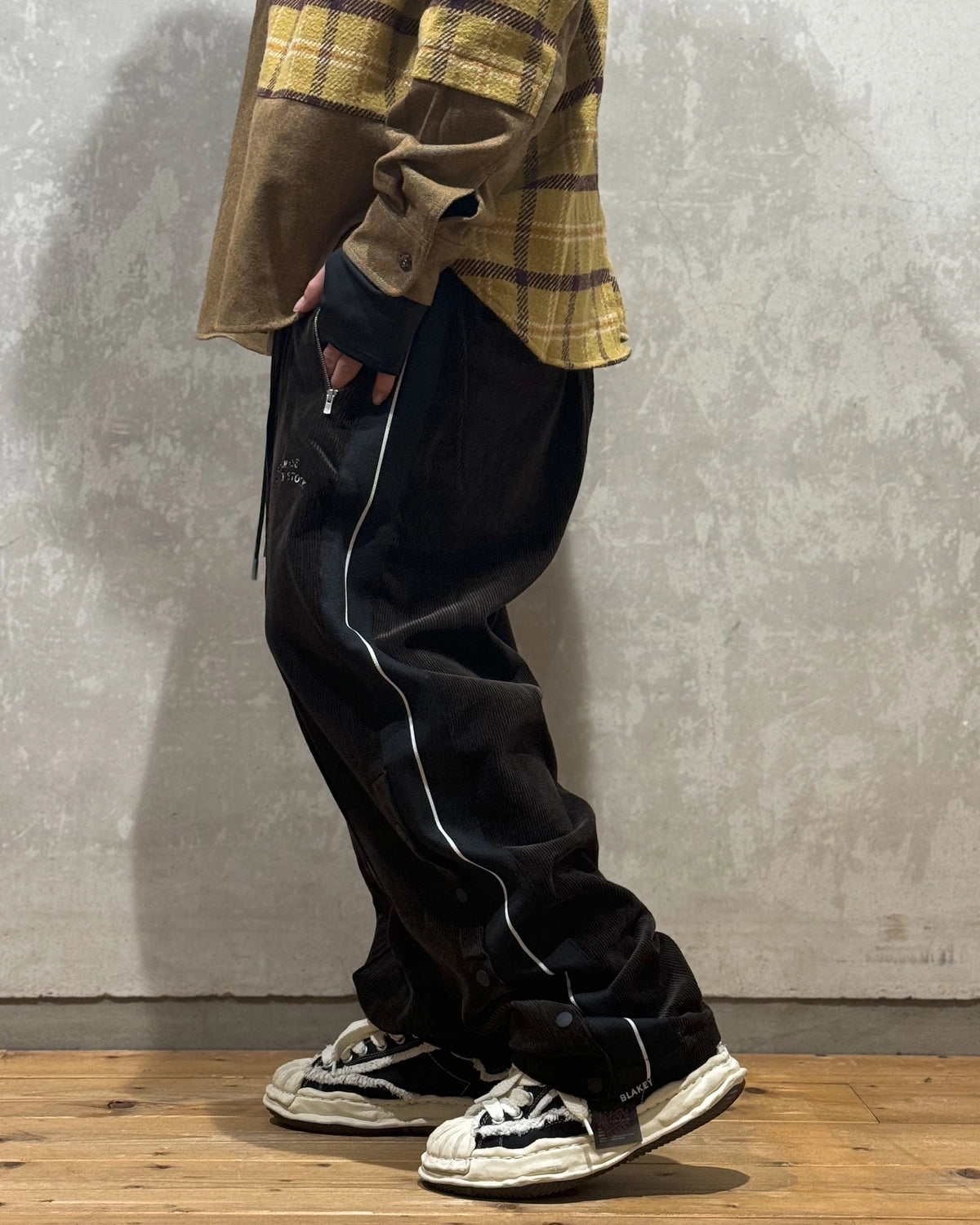 ALWAYS OUT OF STOCK / CORDUROY TRACK PANTS (HA-025206121)