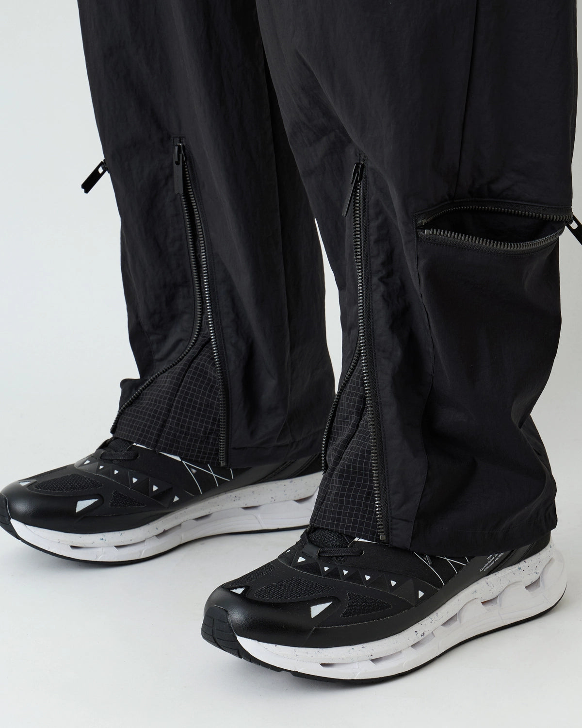 White Mountaineering  / PARACHUTE PANTS (BK2571404)