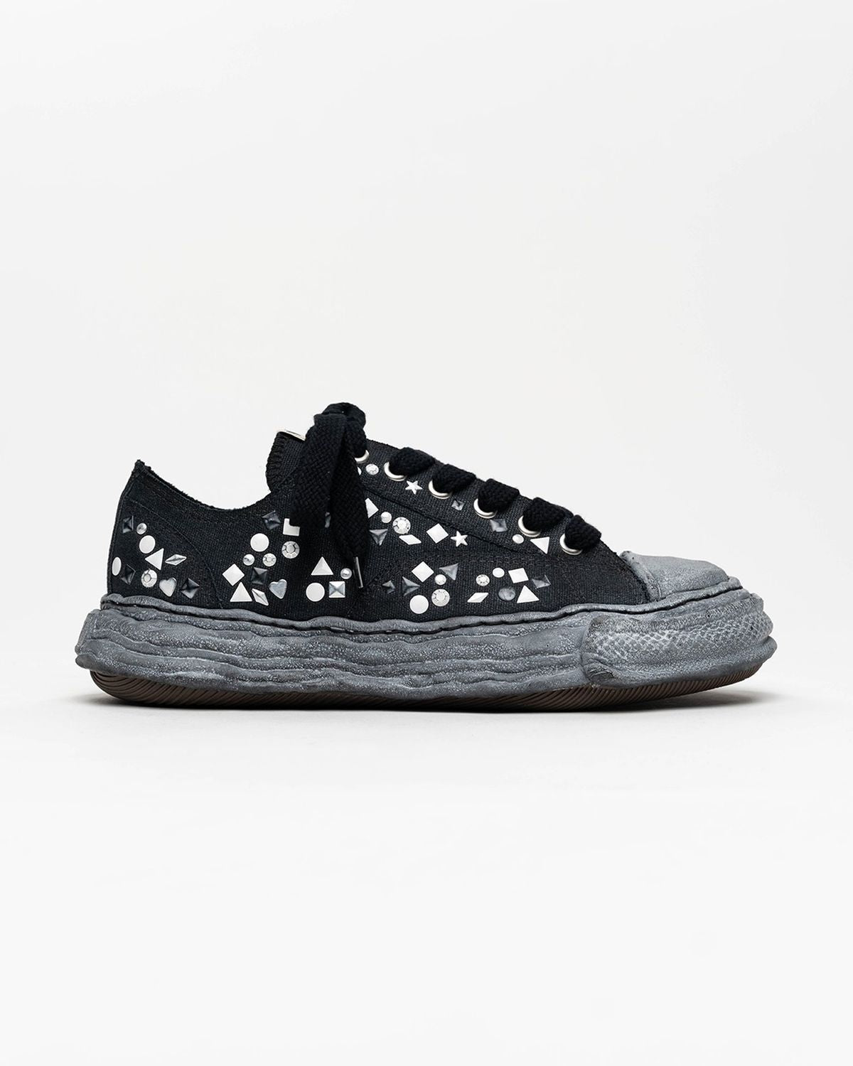 Maison MIHARA YASUHIRO / "PETERSON23" OG Sole Embellished Canvas Low-top Sneaker (A16FW724)