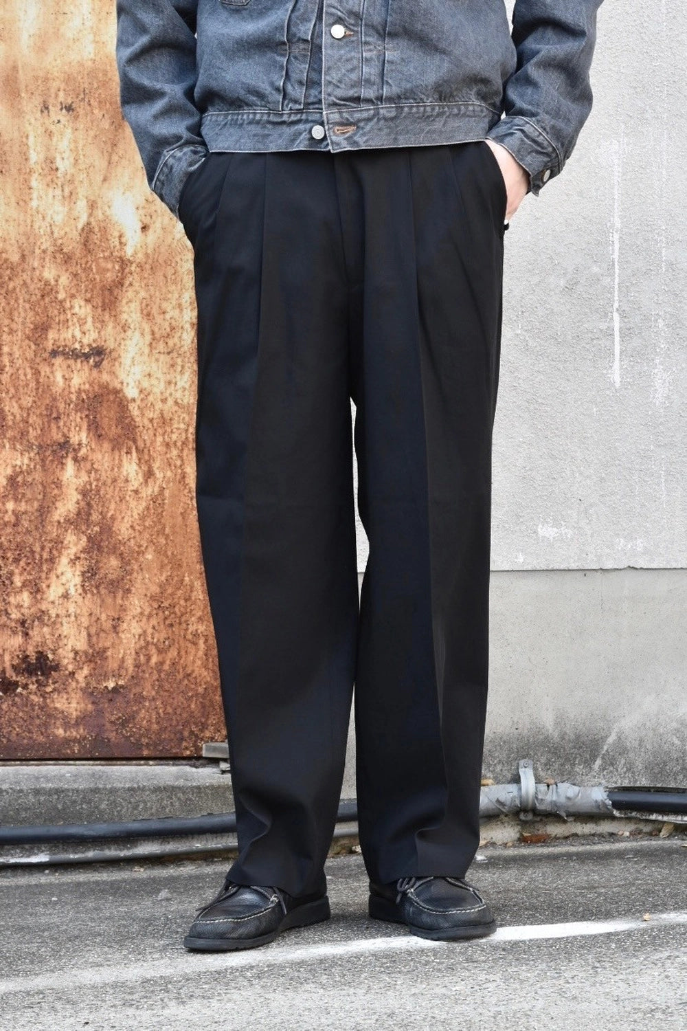 MARKAWARE / TWILL TRIPLE PLEATED EASY TROUSERS (A25A05PT03C)