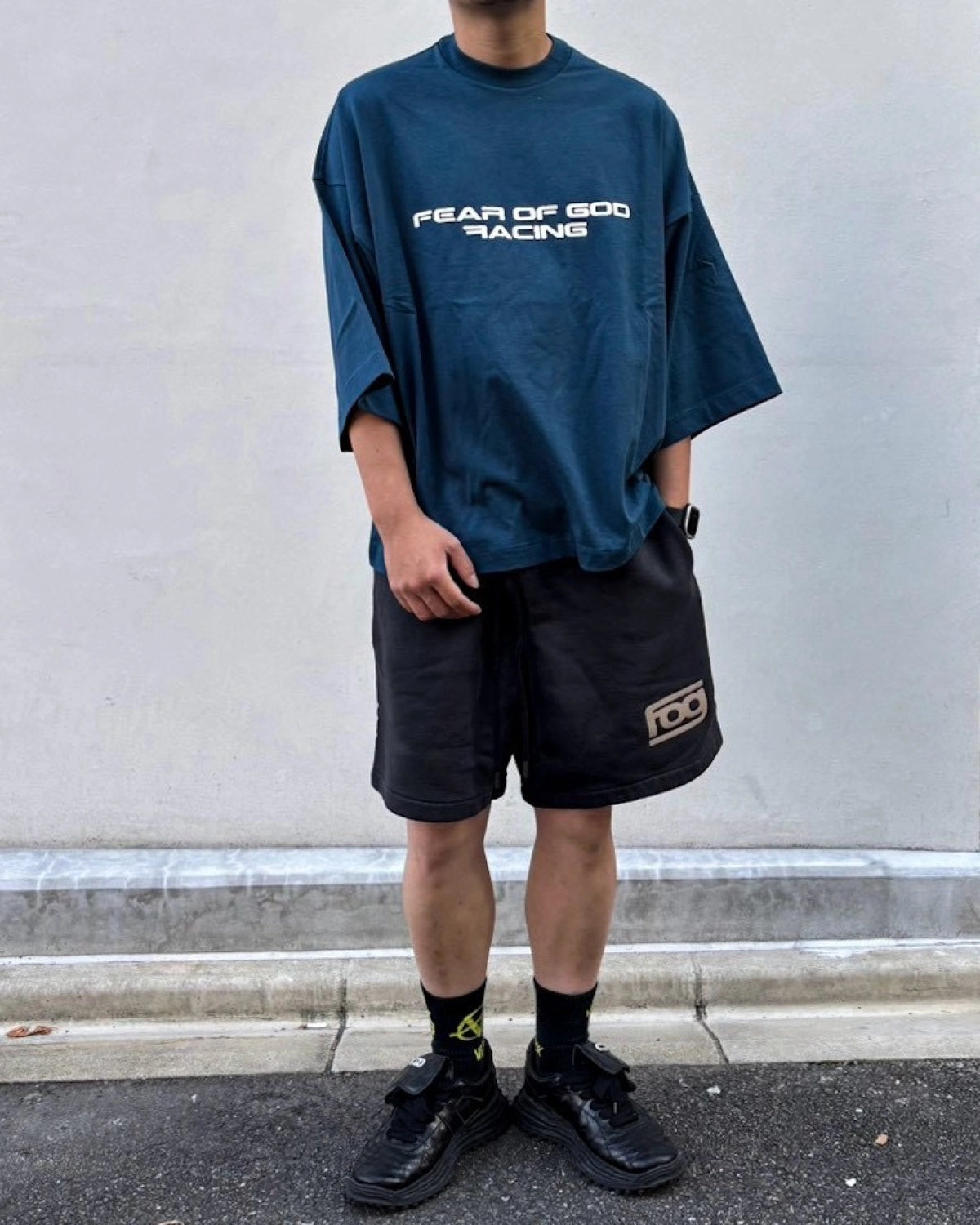 ESSENTIALS / MERCH TEE (RW01765-0297)