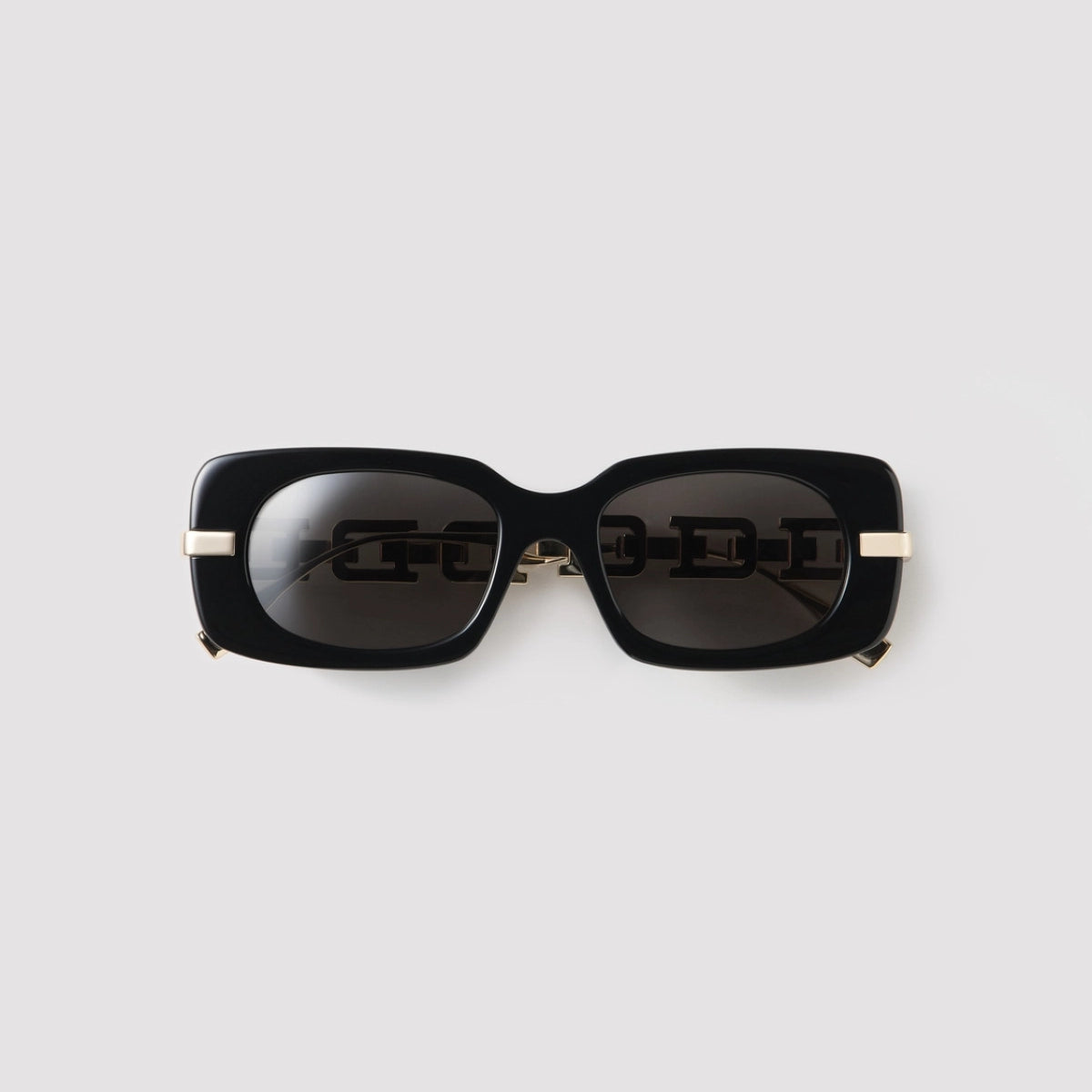 AMBUSHサングラス Loose fits. Detailed accents. Finished with the iconic PIERCED