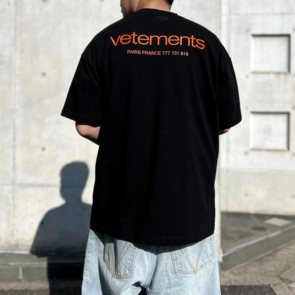 VETEMENTS / URBAN LOGO REGULAR FIT T-SHIRT