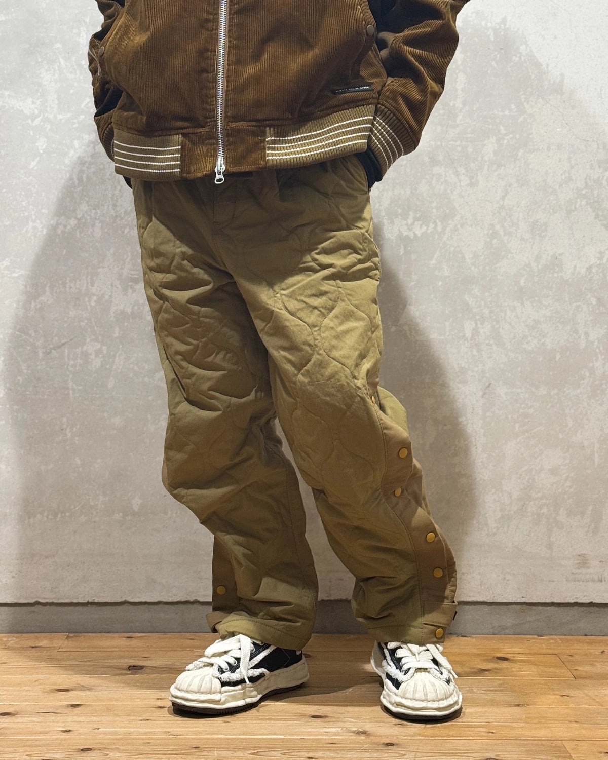 ALWAYS OUT OF STOCK / QUILTED SIDE BUTTON TROUSERS (HA-025206125)