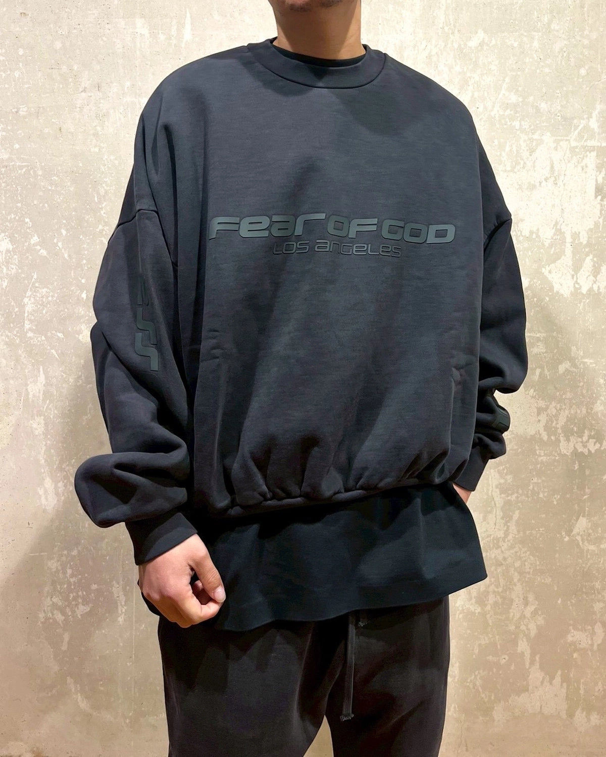 ESSENTIALS / Heavy Fleece Cropped Relaxed Sweatshirt (192HO256891F)