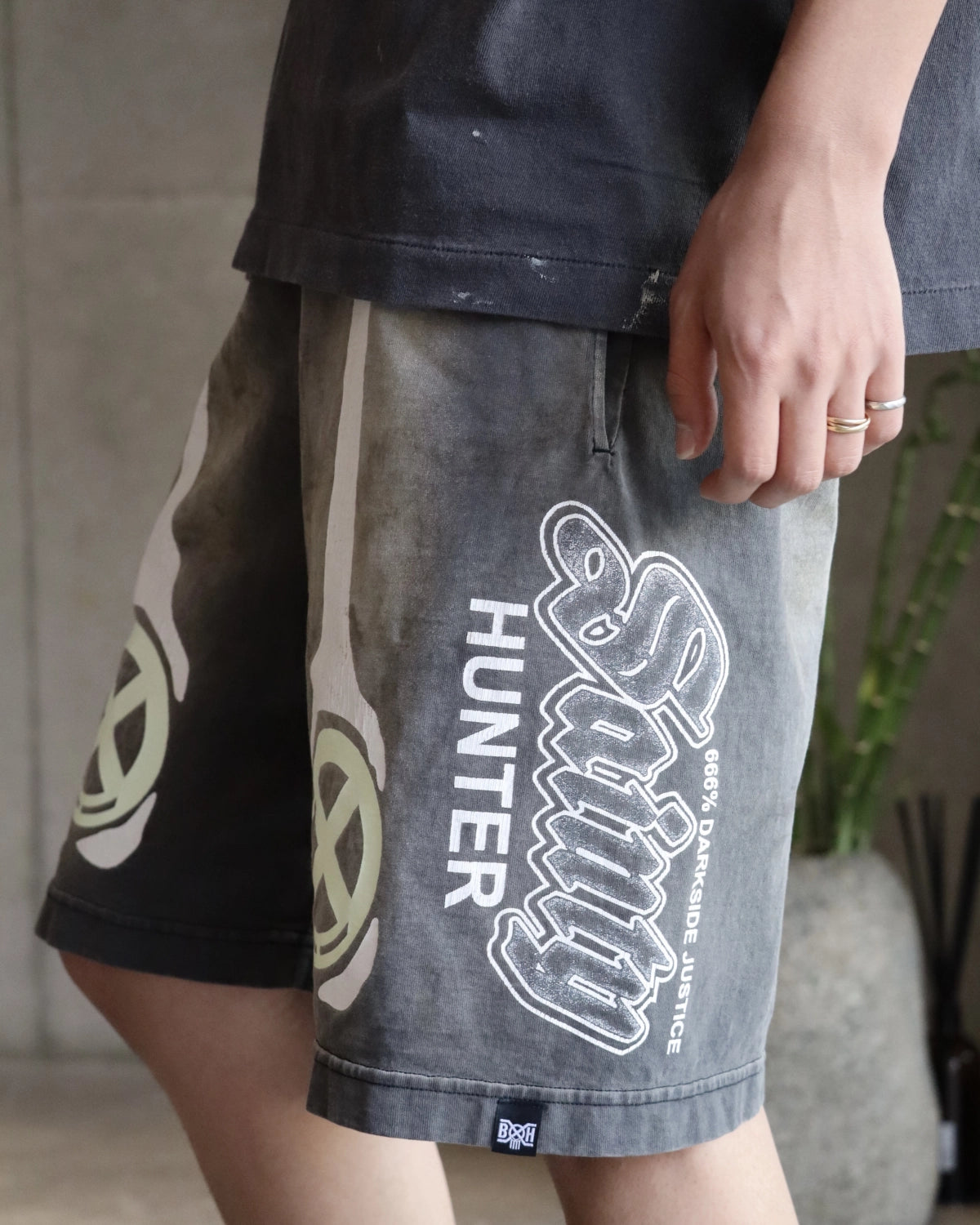 ©︎SAINT Mxxxxxx × BOUNTY HUNTER / BH_CUT SEW SHORTS / BONE (SM-HR8-0000-C33)