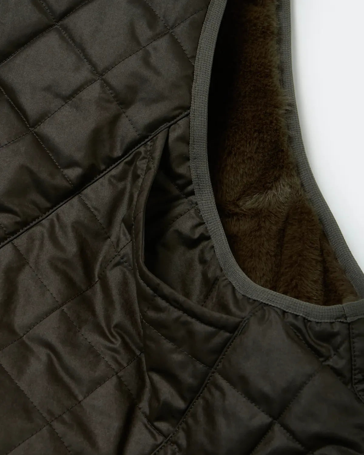 DAIWA PIER39 / TECH REVERSIBLE BRITISH HUNTER FUR VEST (BJ-44025W)