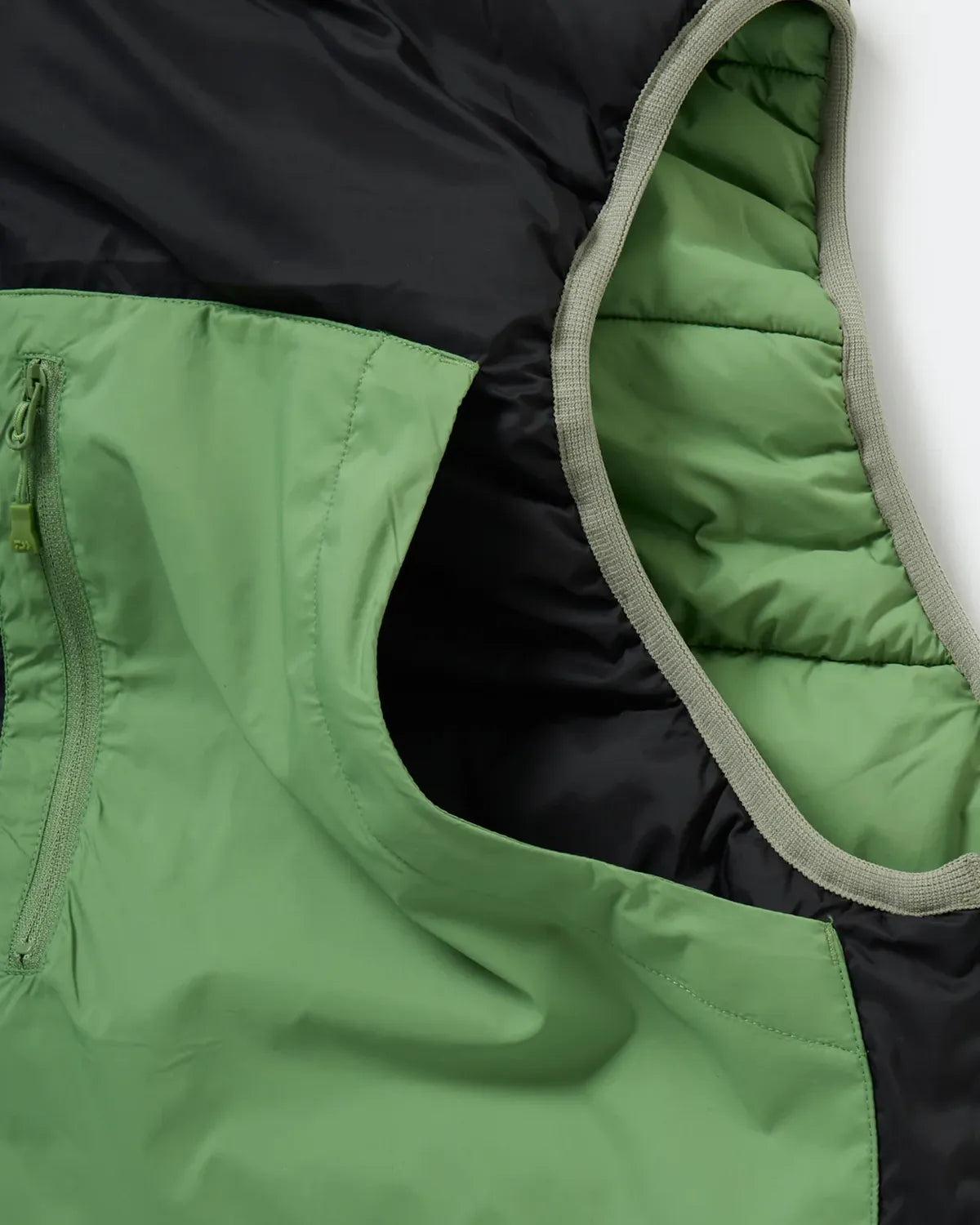DAIWA PIER39 / TECH REVERSIBLE CLIMBERS PUFF VEST (BW-23025W)