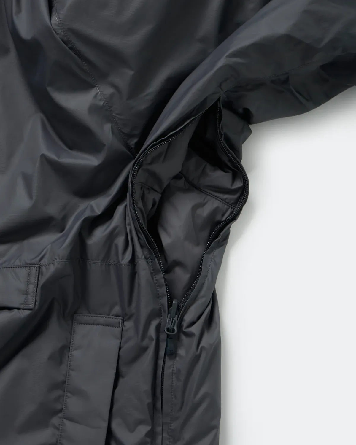 DAIWA PIER39 / TECH REVERSIBLE PULLOVER PUFF JACKET (BW-62025W)