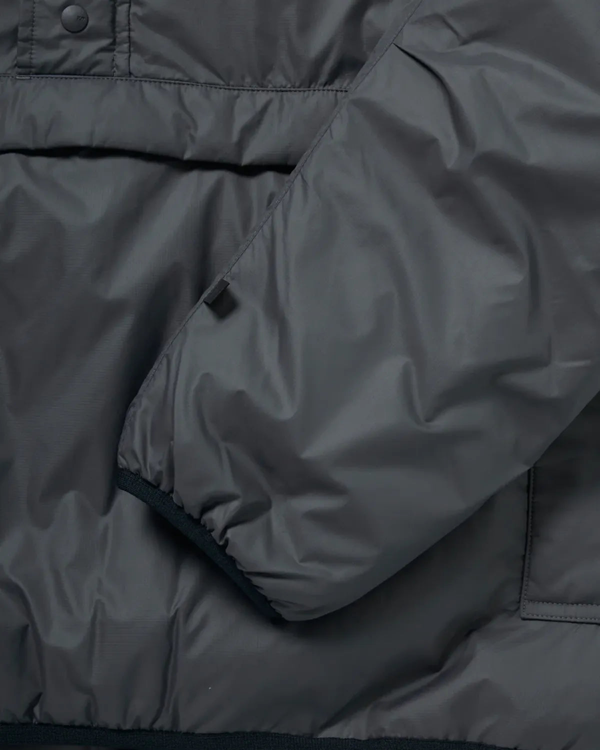 DAIWA PIER39 / TECH REVERSIBLE PULLOVER PUFF JACKET (BW-62025W)